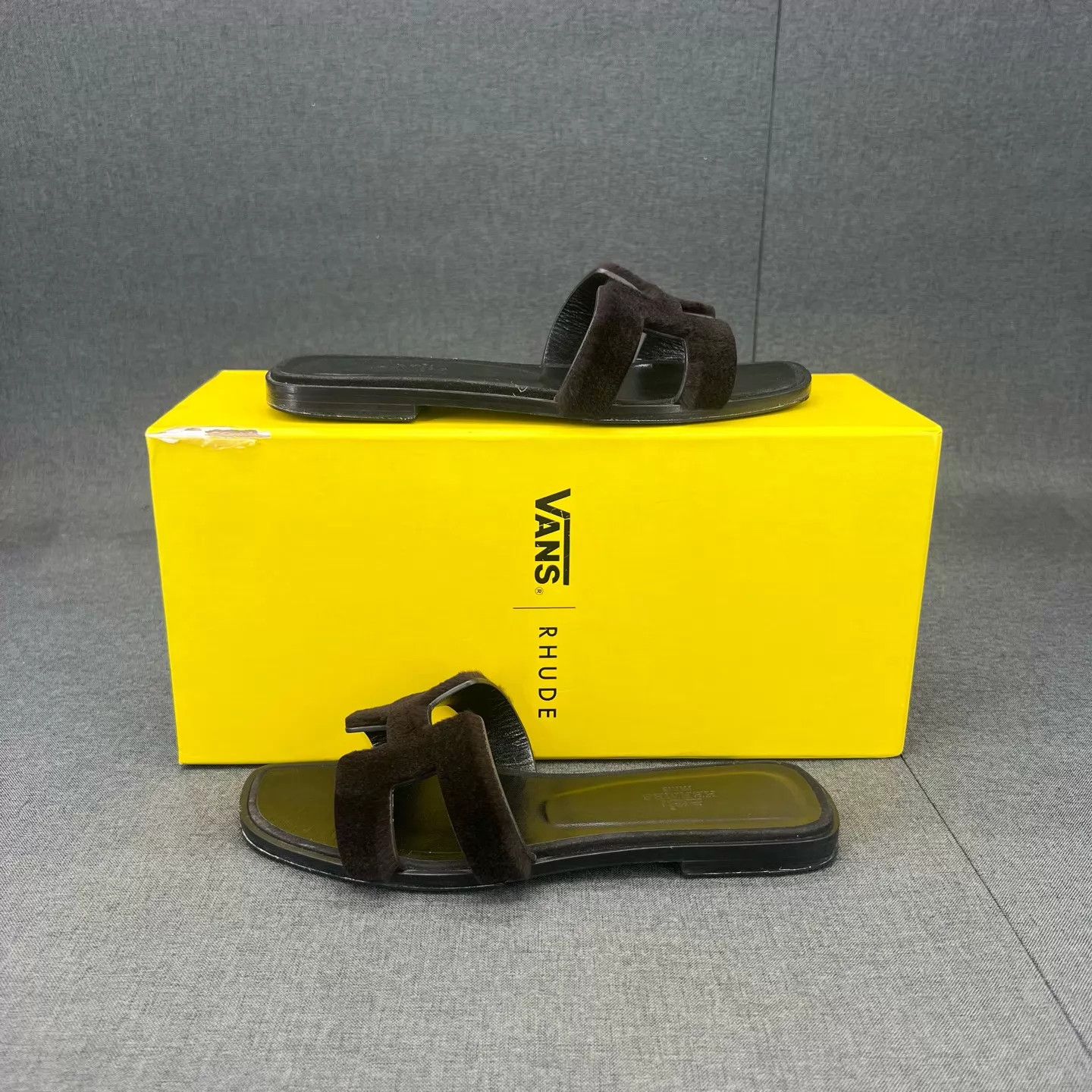 Hermes Hermès Black Plush H Slipper 36.5 Worn 1x Resoled Size US 6 / IT 36 - 2 Thumbnail