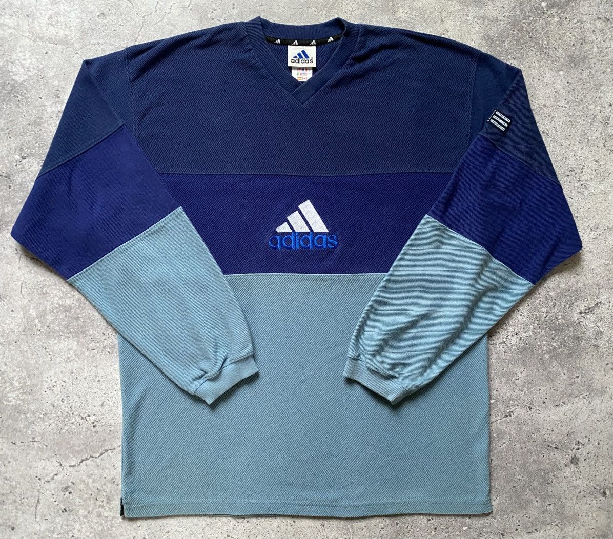 Adidas Vintage Adidas Sweatshirt Men’s Big Embroidered Logo Y2K L Size US L / EU 52-54 / 3 - 1 Thumbnail