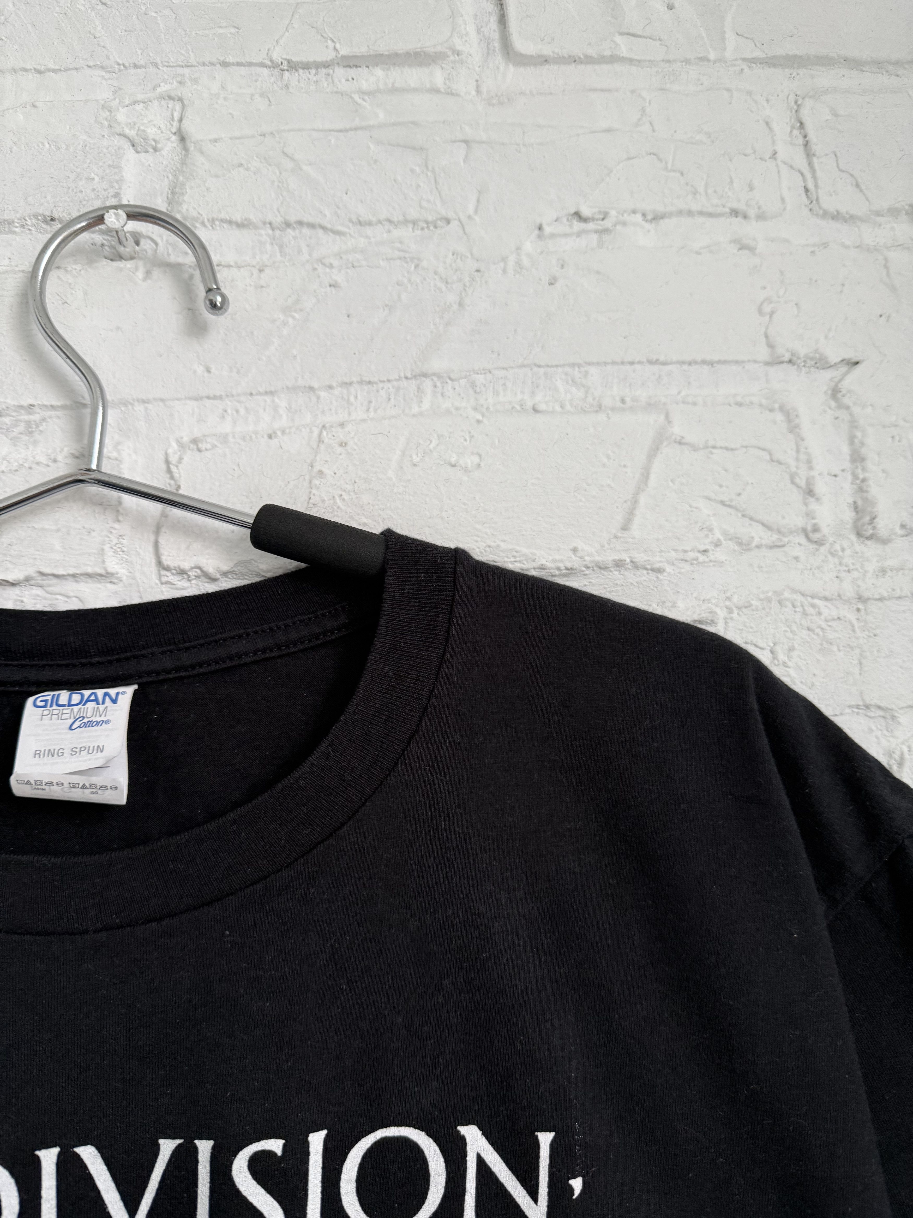 Band Tees 2000s Joy Division Unknown Pleasures t-shirt Size US L / EU 52-54 / 3 - 4 Thumbnail