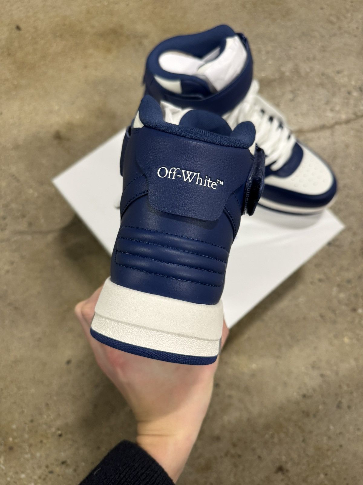 Off-White Off-White Out of Office Mid Top Leather Sneaker NEW 800$ Size US 9 / EU 42 - 4 Thumbnail