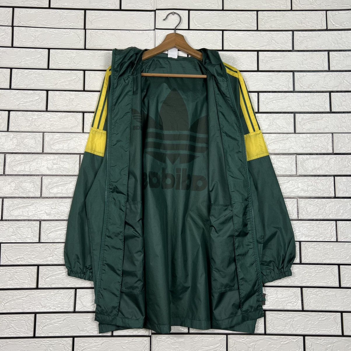 Adidas Vintage ADIDAS Trefoil Big Logo Nylon Jacket #4288-C195 Size US M / EU 48-50 / 2 - 16 Thumbnail