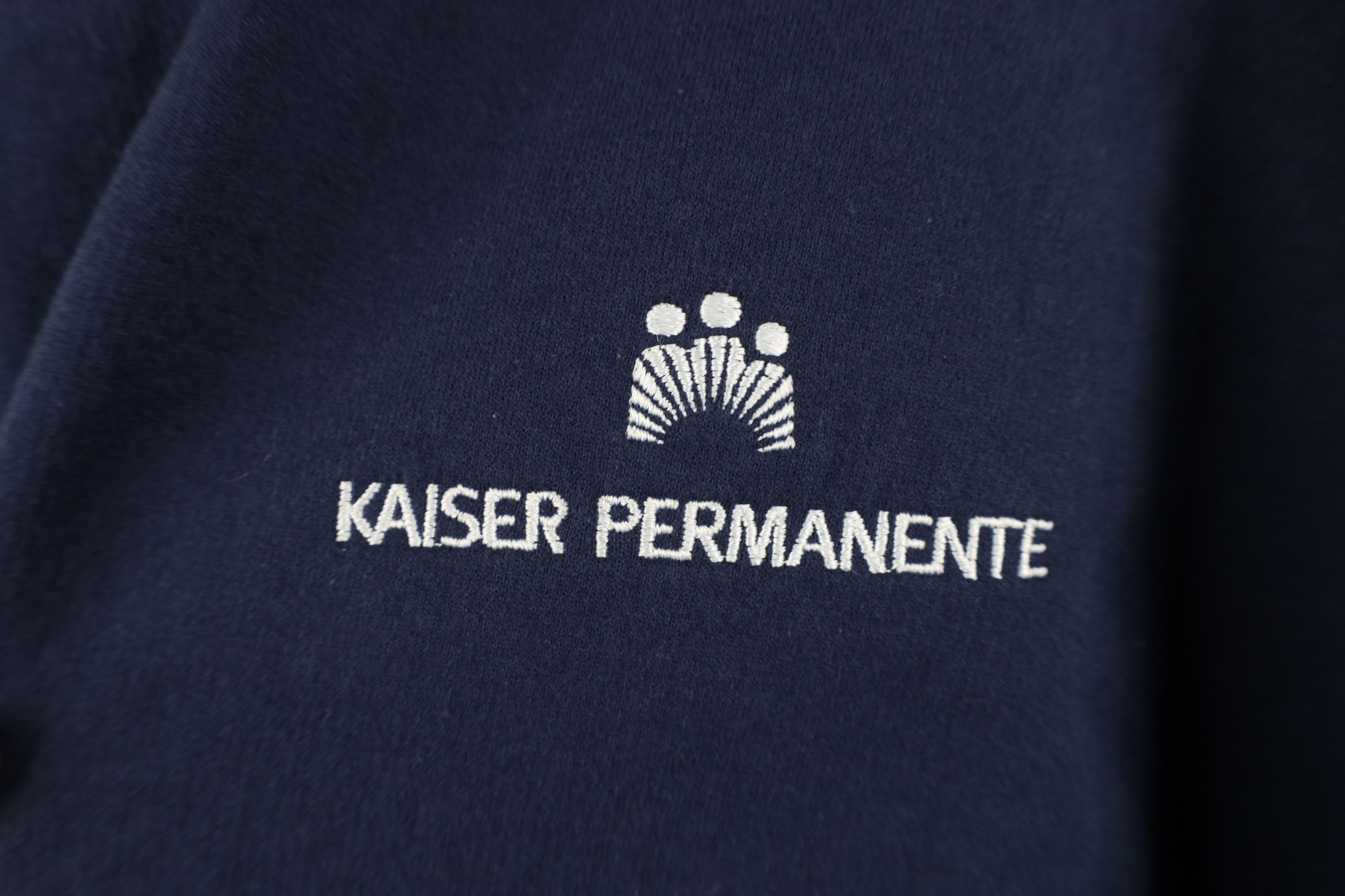 Vintage Vintage 90s Y2K Spell Kaiser Permanente Crewneck Sweatshirt Size US XL / EU 56 / 4 - 4 Thumbnail