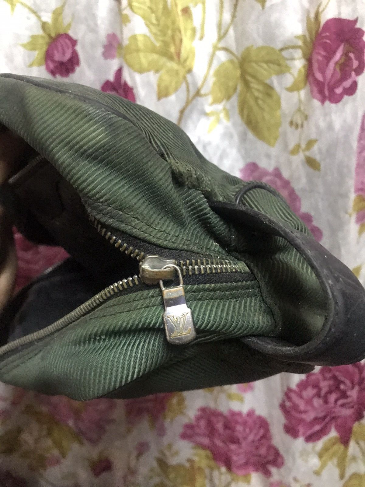 Louis Vuitton Authentic Louis Vuitton Size ONE SIZE - 7 Thumbnail