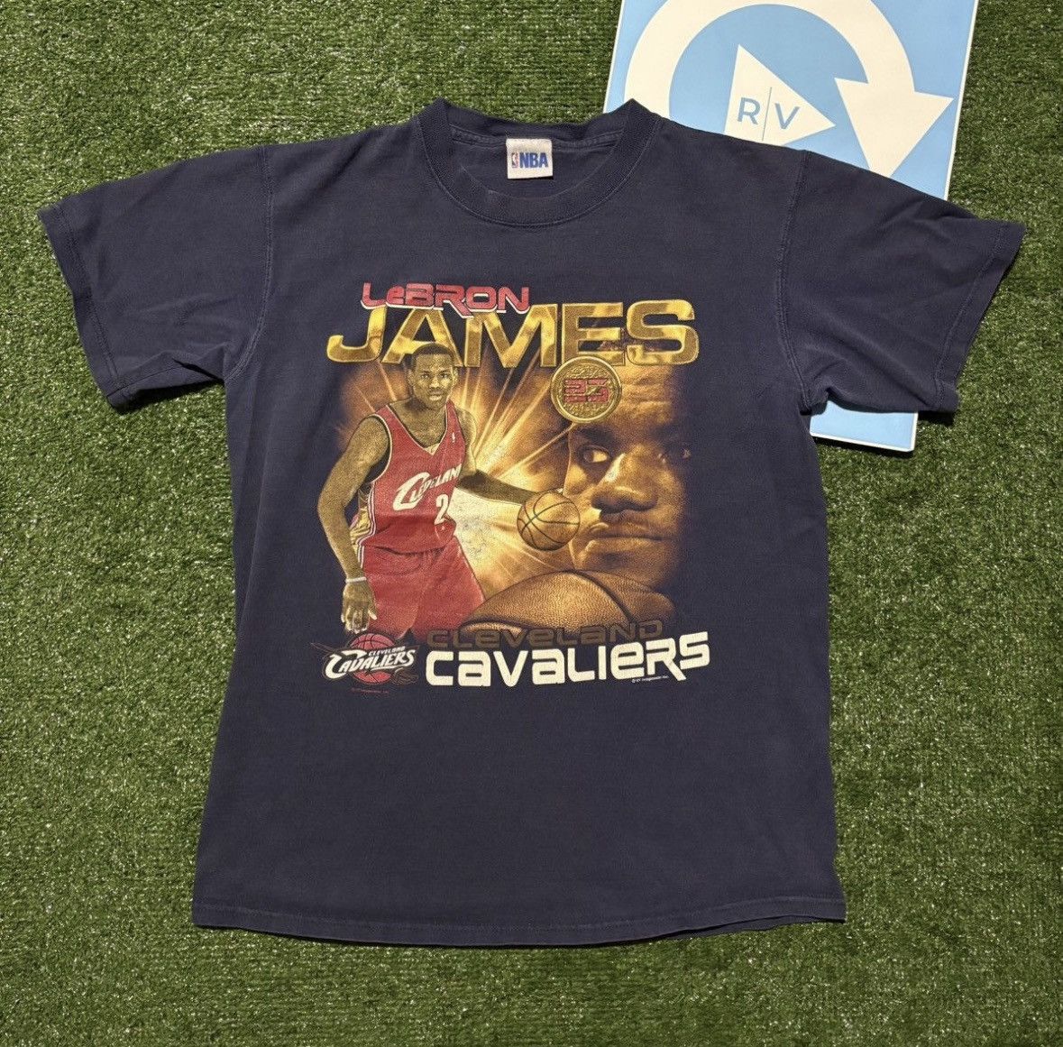 NBA VINTAGE RARE CLEVELAND CAVALIERS LEBRON JAMES ROOKIE TEE Size US M / EU 48-50 / 2 - 1 Thumbnail