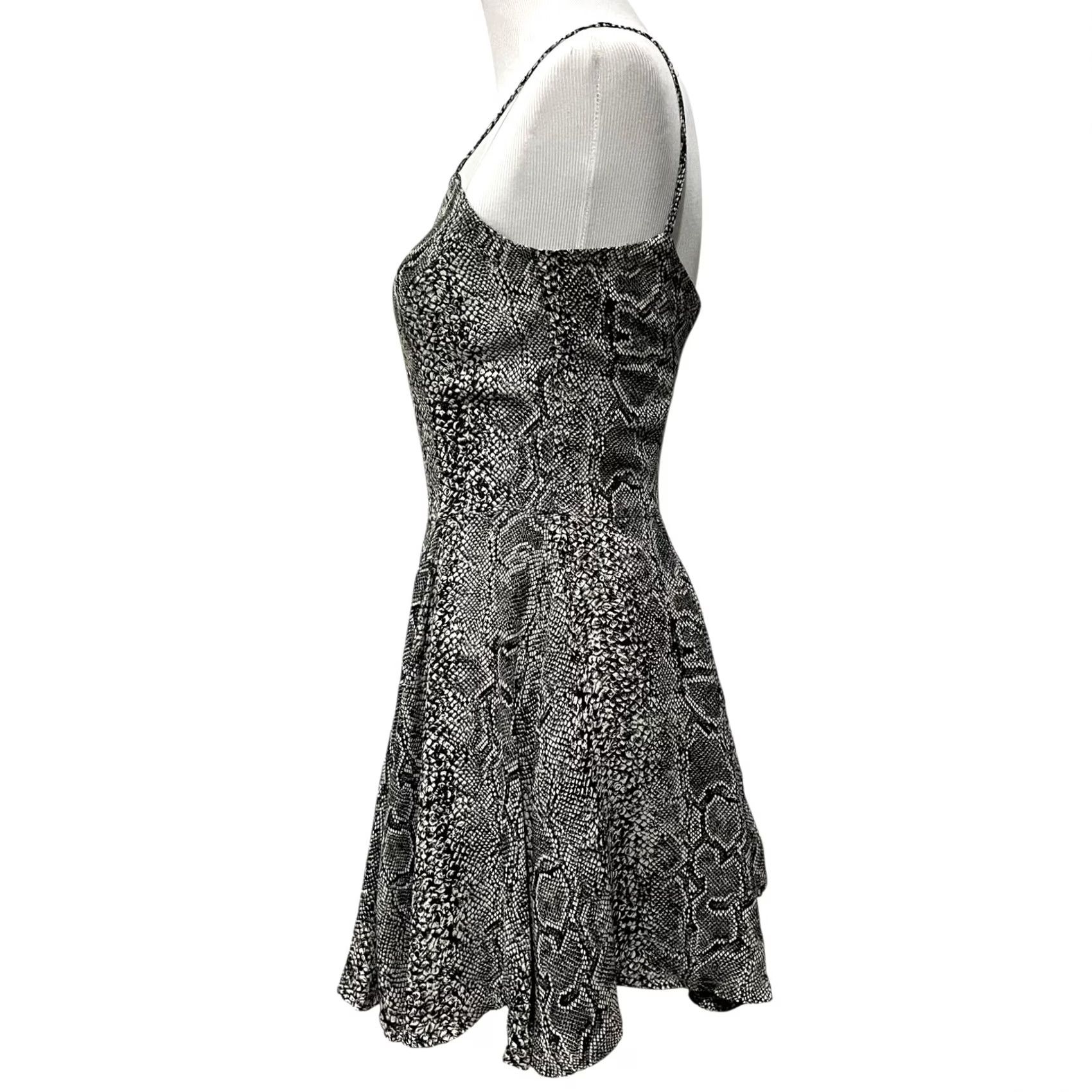 Vintage VINTAGE 90s Y2K Snakeskin Print Mini Dress Fits Flare Spaghetti Straps Women’s S Black Rayon Short Sleeve Party/Cocktail 90s Y2K Theme Womens Size S / US 4 / IT 40 - 4 Thumbnail