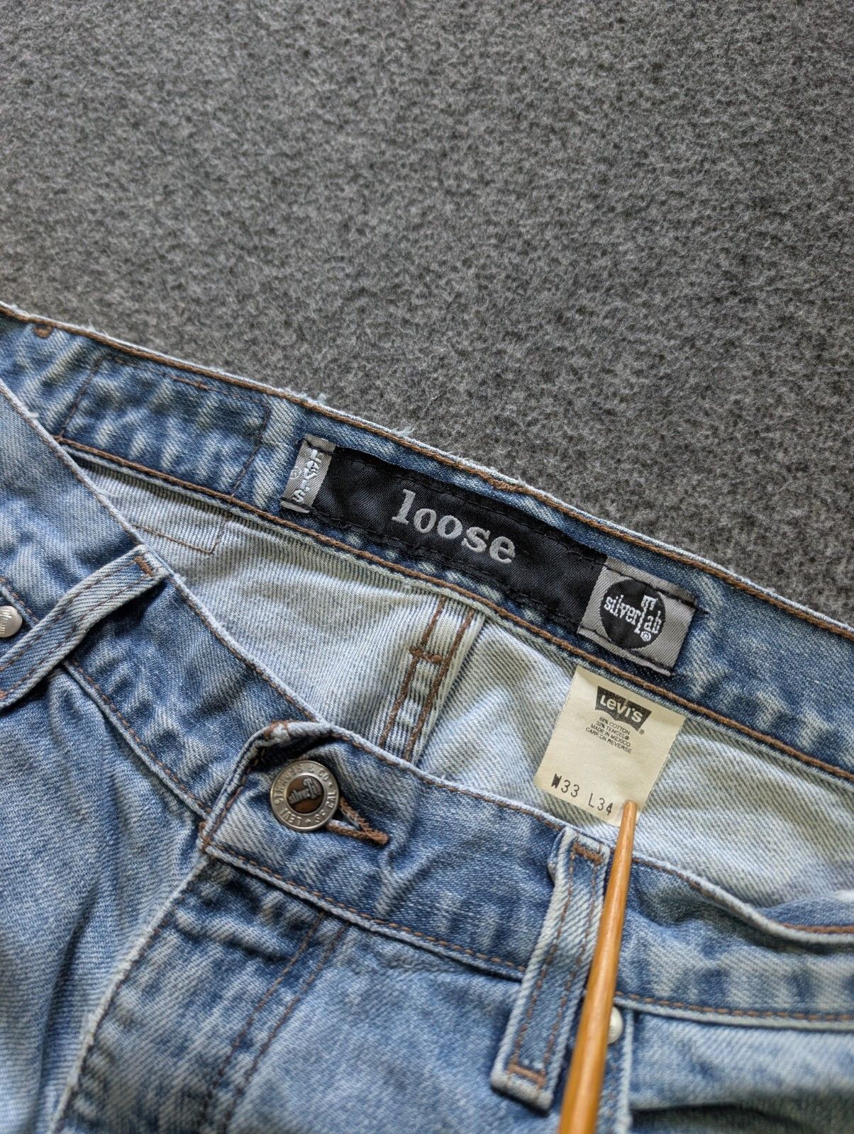 Levi's Levis Silvertab 33x34 loose Blue Wash 90s paint splatter Size US 33 - 4 Thumbnail