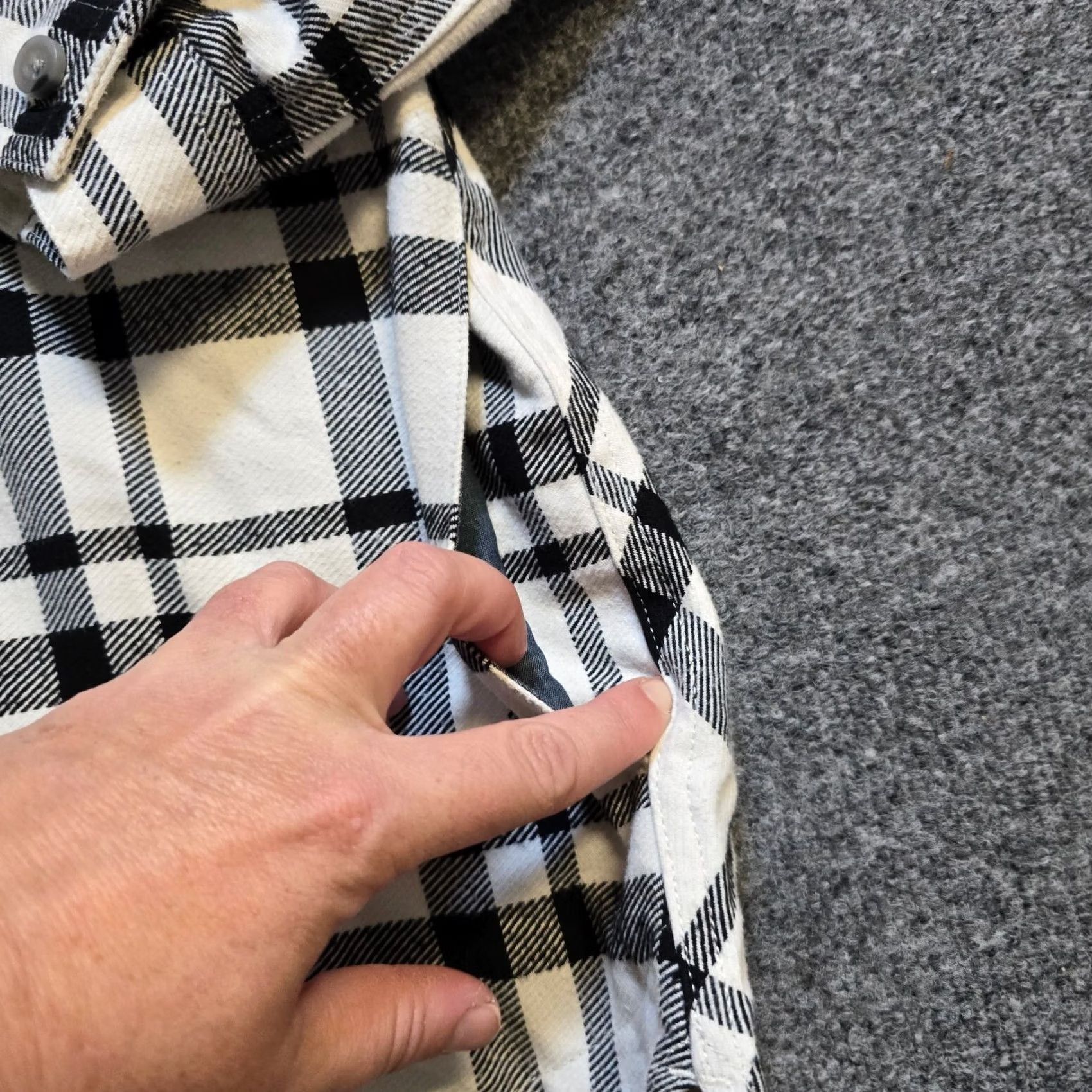 Vintage Duluth Shirt Womens 2XL Plaid Flannel Long Sleeve Button-Up Casual White Black Pockets Classic Outdoor Mens (adjust if gender) Size XXL / US 16-18 / IT 52-54 - 6 Thumbnail