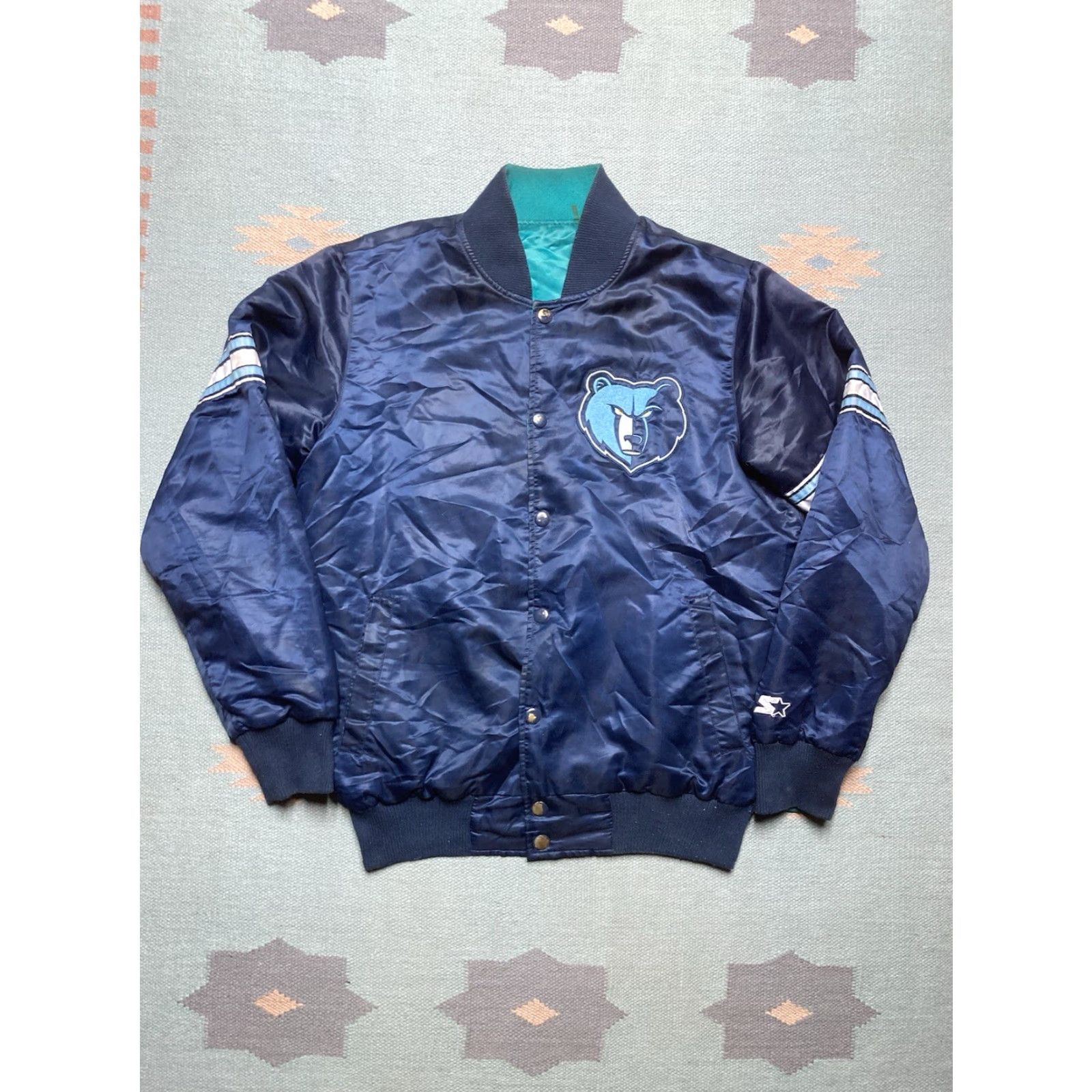 Starter Vintage Starter Satin Reversible Jacket NBA Grizzlies Medium User: Vintage Starter Satin Reversible Jacket NBA Grizzlies Medium Size US M / EU 48-50 / 2 - 6 Thumbnail