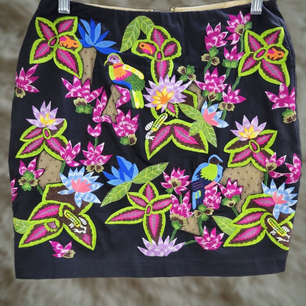 Nicole Miller Nicole Miller Artelier Short Skirt Tropical Birds Flowers Embroidered Sz 4 Size 27" / US 4 / IT 40 - 1 Thumbnail