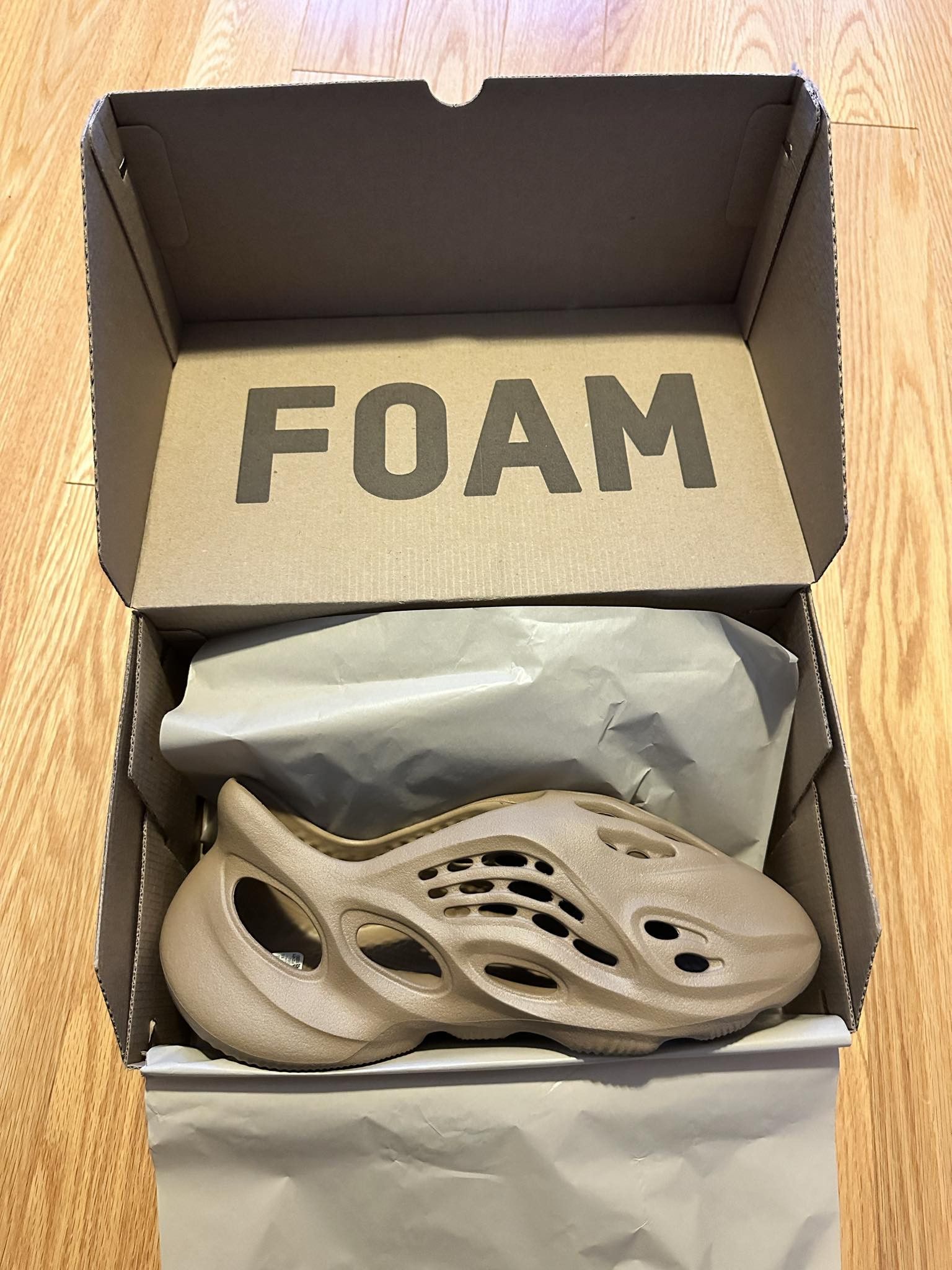 Adidas Yzy Foam Rnr Size US 9 / EU 42 - 1 Thumbnail