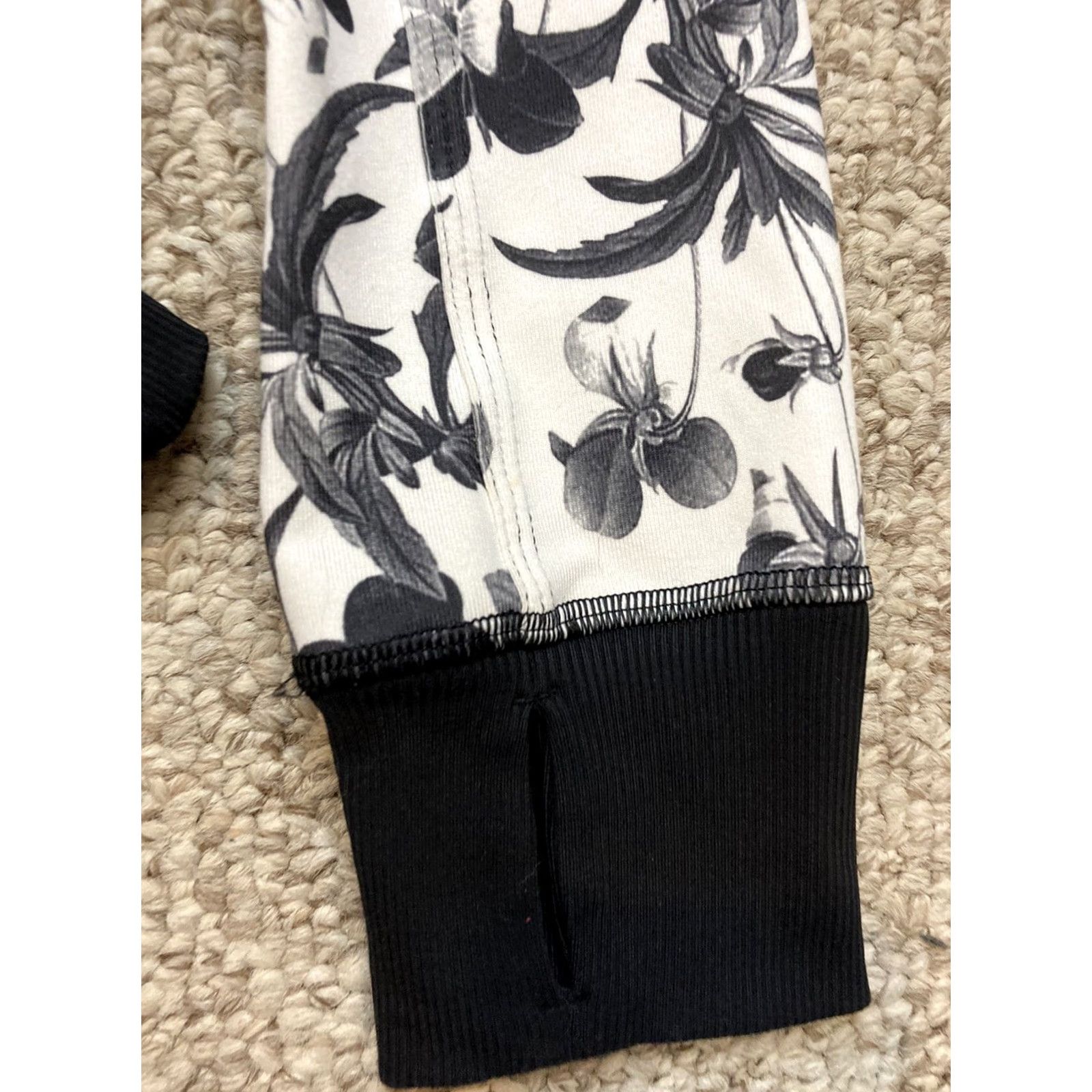 Lululemon Lululemon Nice Asana Jacket Women Sz 4 Brisk Bloom Floral Full Zip Black White Size S / US 4 / IT 40 - 3 Thumbnail