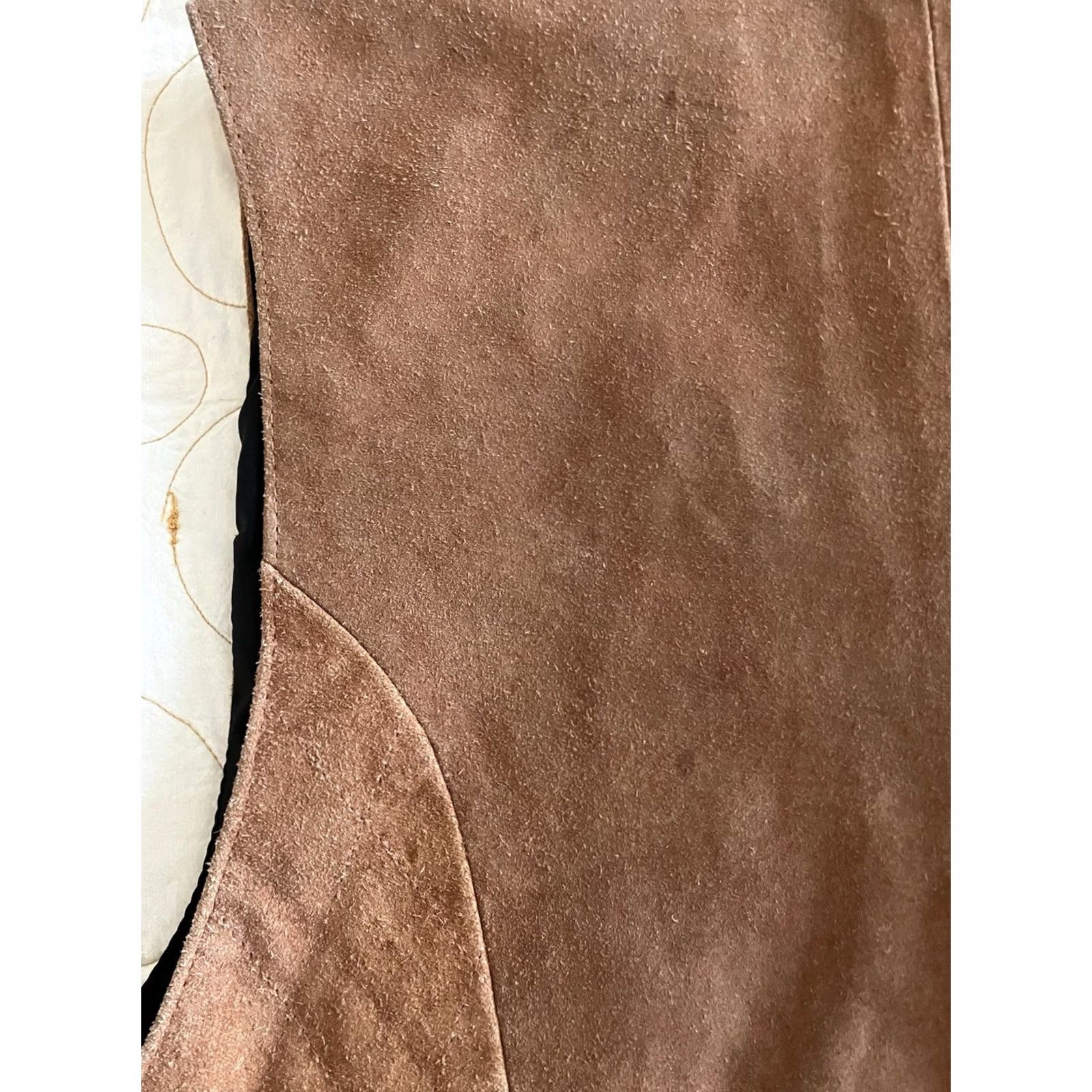Vintage VINTAGE Paragraff Brown Suede Quilt Vest Western Biker Snap Front Lace up Sides Mens M Brown Suede Quilt Vest Size US M / EU 48-50 / 2 - 5 Thumbnail