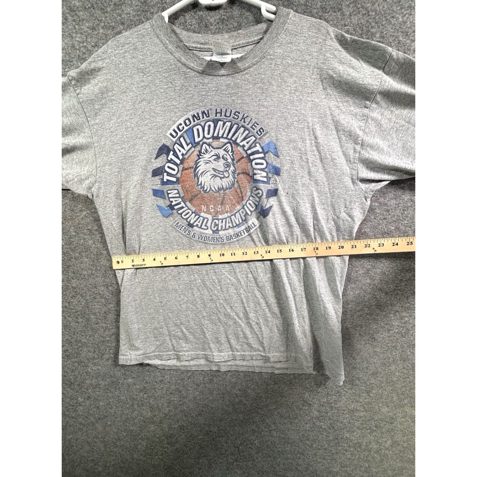 Vintage VINTAGE AND UConn Huskies T-Shirt Graphic Sport Size XL Men Gray White Nike? Size US XL / EU 56 / 4 - 7 Thumbnail