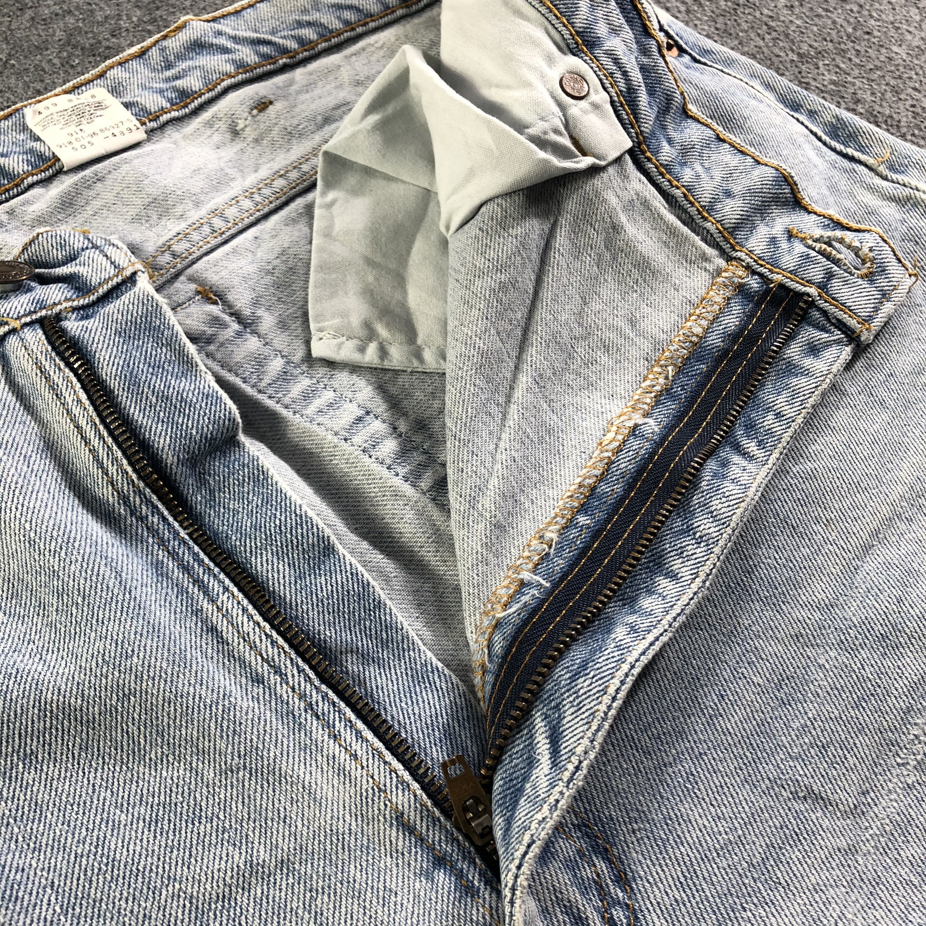 Levi's Vintage Light Wash Levis 505 Jeans-J4439 Size US 39 - 8 Thumbnail