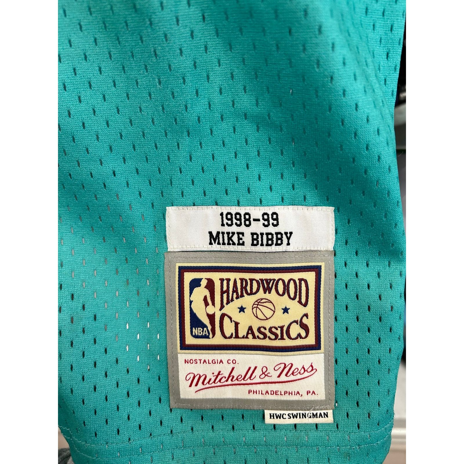 Mitchell & Ness Mike Bibby Vancouver Grizzlies Jersey Mitchell & Ness M B15 Size US M / EU 48-50 / 2 - 6 Thumbnail
