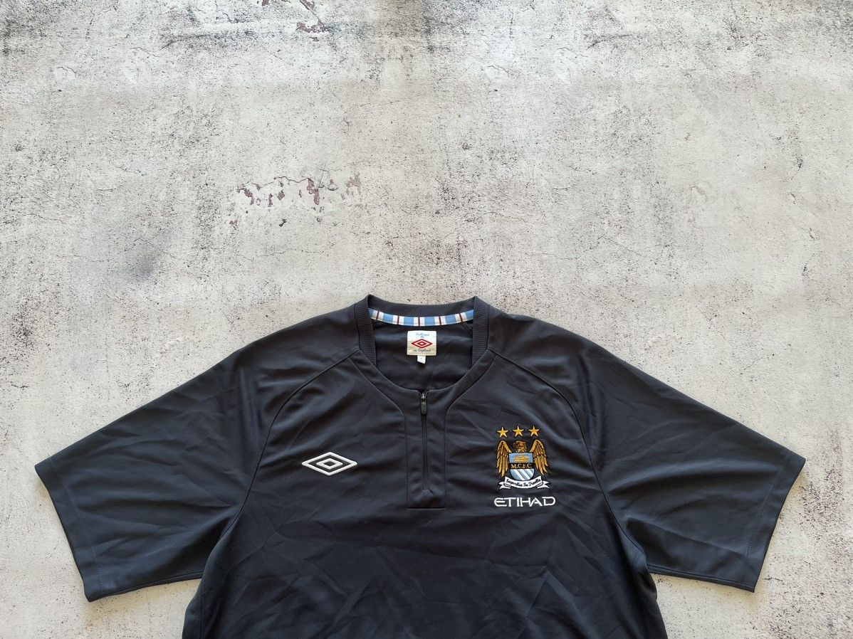 Umbro MANCHESTER CITY TRAINING SOCCER JERSEY UMBRO,MENS SIZE XL Size US XL / EU 56 / 4 - 2 Thumbnail