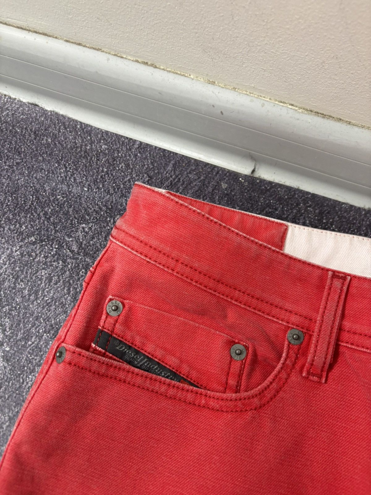 Diesel Diesel Tepphar NWT Men’s Slim Carrot Red Stretch Denim Jeans Size US 31 - 7 Thumbnail