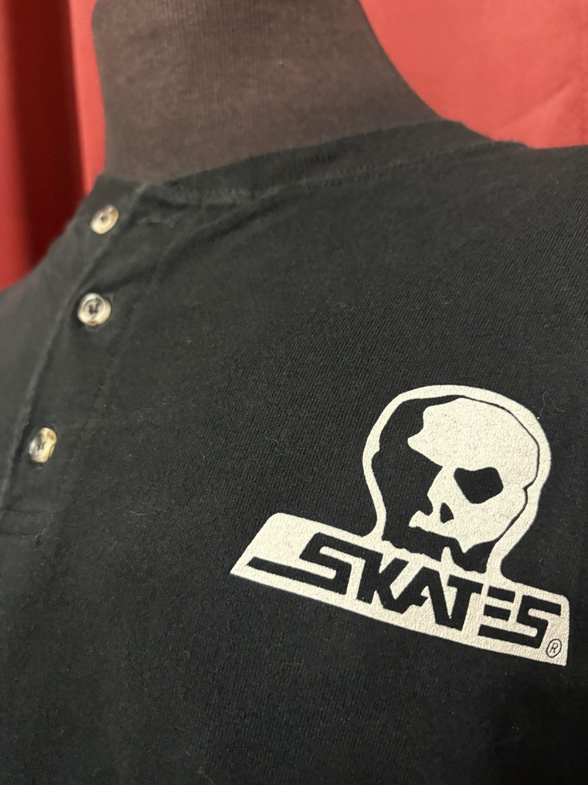 Vintage Vintage Skull Skates Tshirt 90’s Henley Skateboard Tee Size US M / EU 48-50 / 2 - 5 Thumbnail