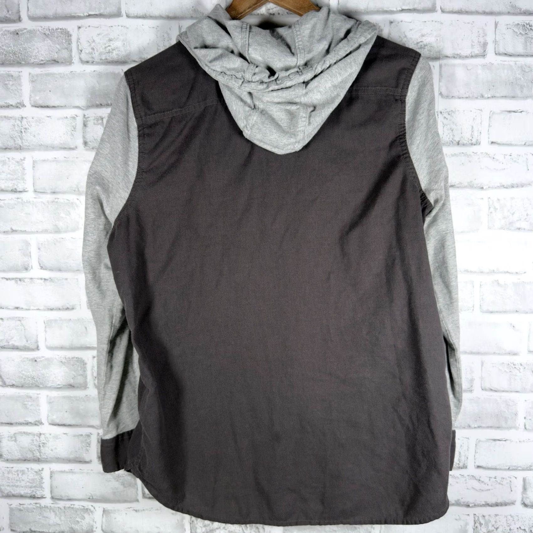 The North Face VINTAGE The North Face Gray Button Down Hooded Shirt Womens Size M Size M / US 6-8 / IT 42-44 - 5 Thumbnail