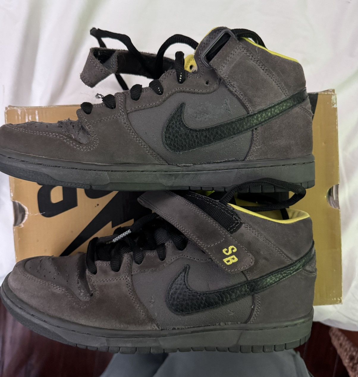 Nike 2008 Nike SB Dunk Mid Pro Batman’s used size 10 Size US 10 / EU 43 - 1 Thumbnail
