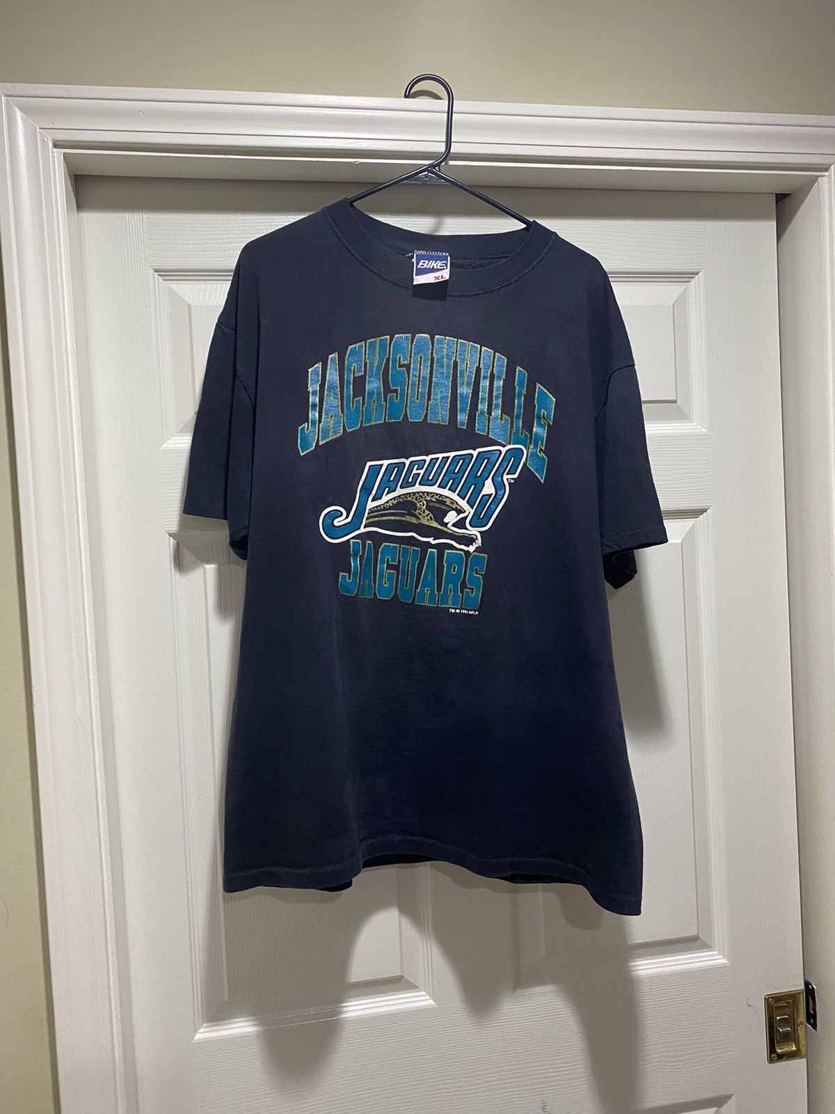 NFL × Vintage Vintage 1993 Jacksonville Jaguars Banned Logo Tee Shirt Size US XL / EU 56 / 4 - 2 Thumbnail