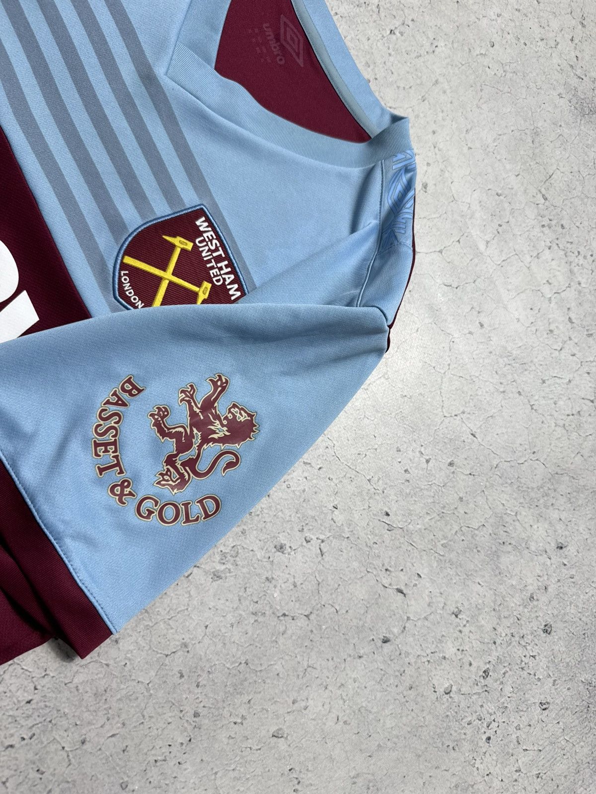 Umbro Umbro FC West Ham United 2019/2020 Soccer Jersey Size US XL / EU 56 / 4 - 6 Thumbnail