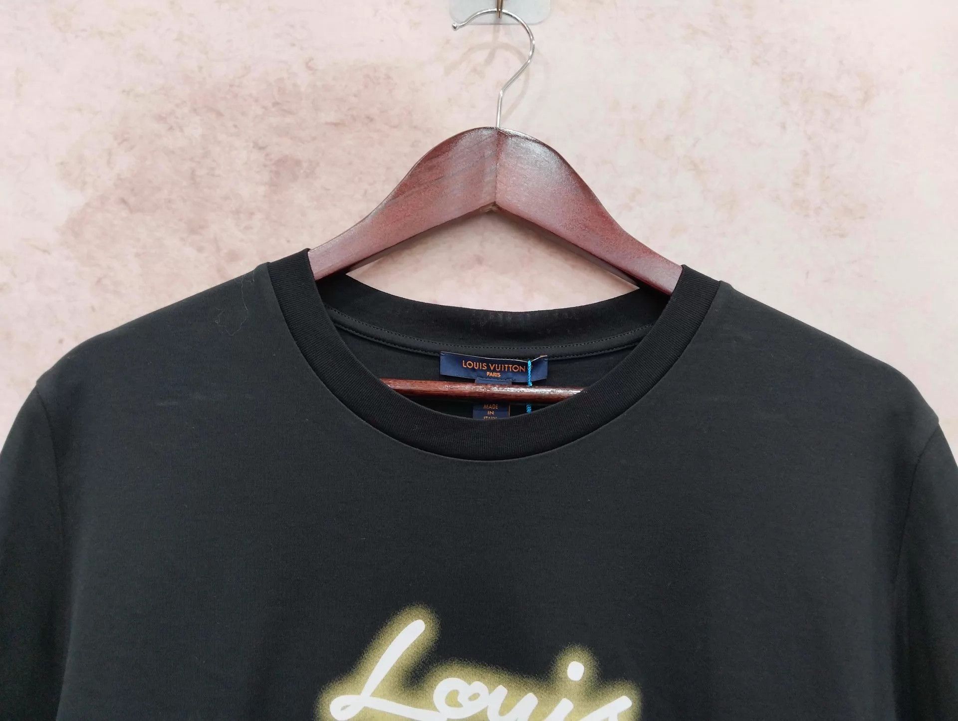 Louis Vuitton LV Neon Logo T-Shirt L Size US L / EU 52-54 / 3 - 3 Thumbnail