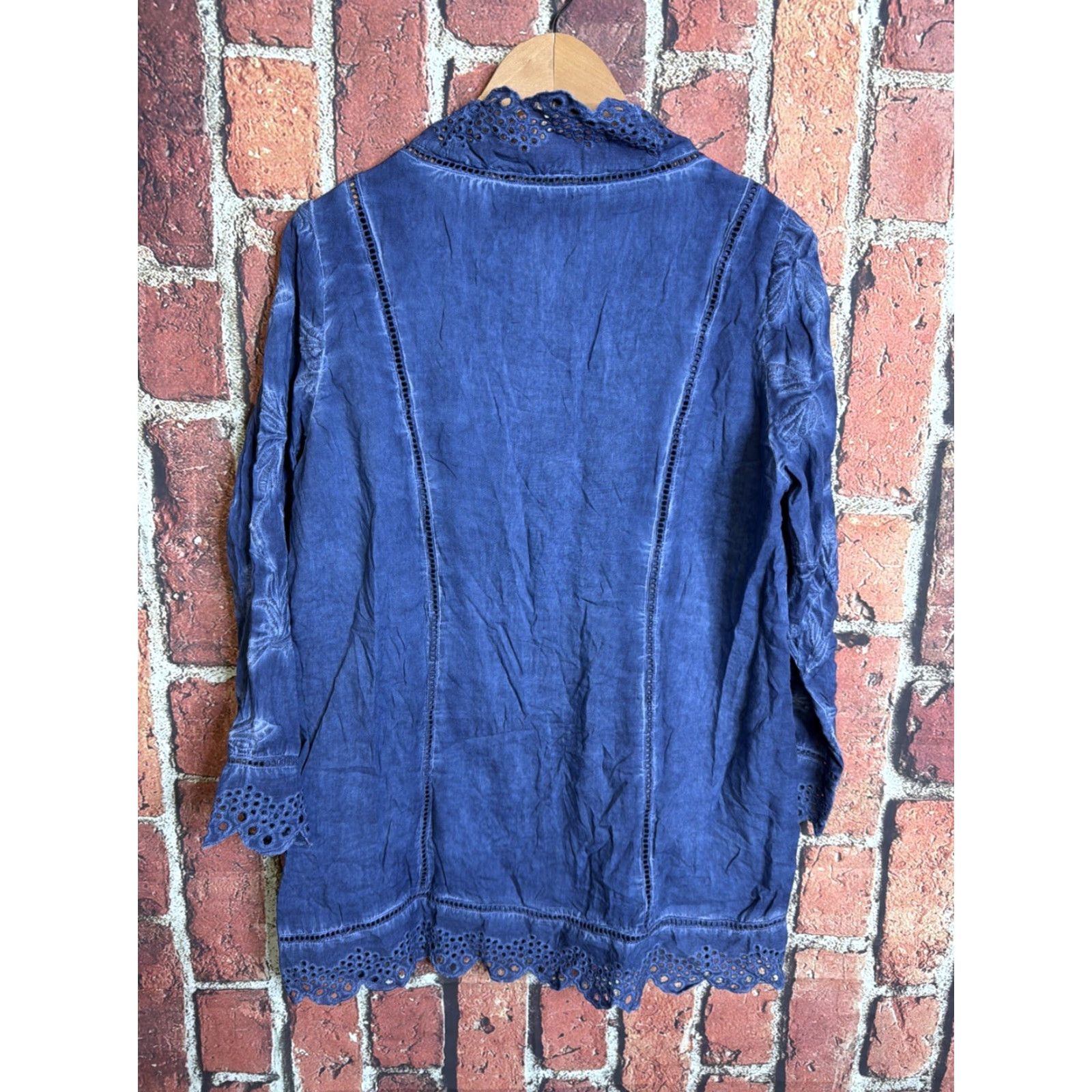 Soft Surroundings Soft Surroundings Tunic Blouse Medium Blue Tie Dye Eyelet Embroidered V-Neck Long Sleeve Cotton Casual Womens Size M / US 6-8 / IT 42-44 - 3 Thumbnail