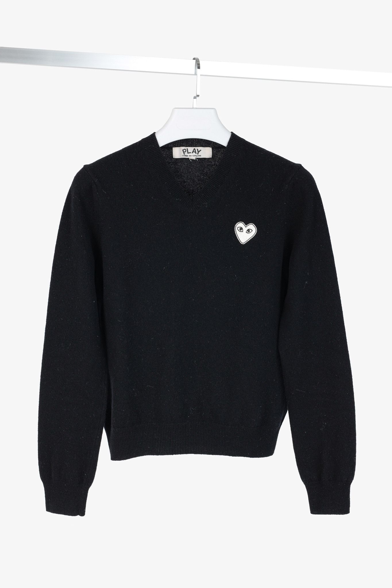 Comme des Garcons Comme des Garcons PLAY Black V-Neck Heart-Logo Sweater Size L / US 10 / IT 46 - 1 Thumbnail