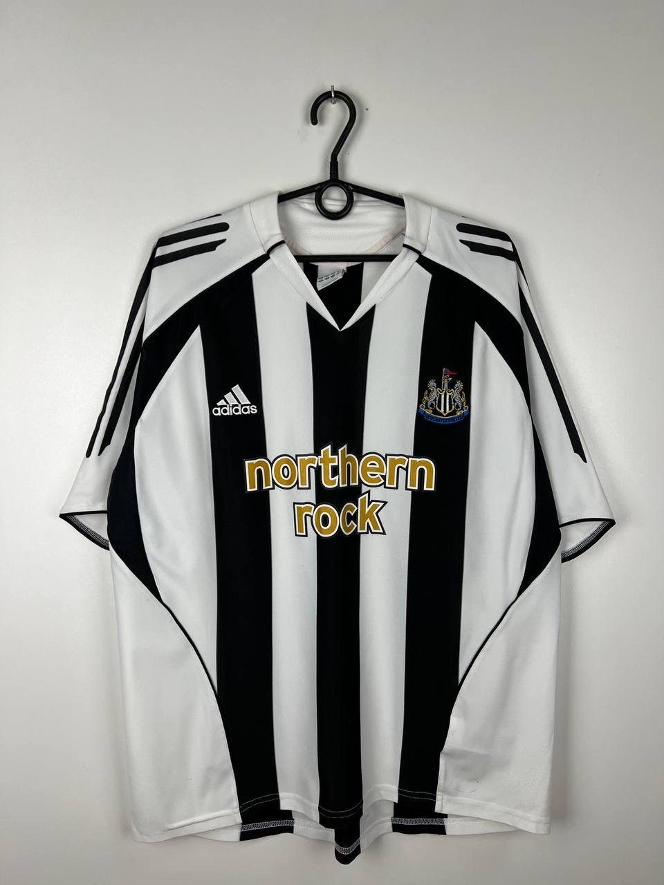 Vintage New Castle Adidas 2006 jersey t-shirts size L Size US L / EU 52-54 / 3 - 1 Thumbnail