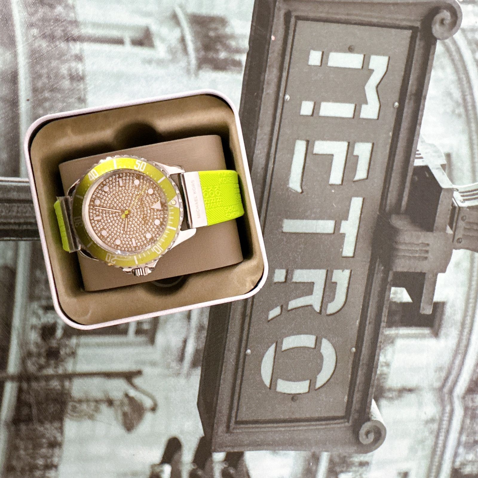 Michael Kors Michael Kors MK7360 Oversized Slim Everest Pavé Silicone Size ONE SIZE - 2 Thumbnail