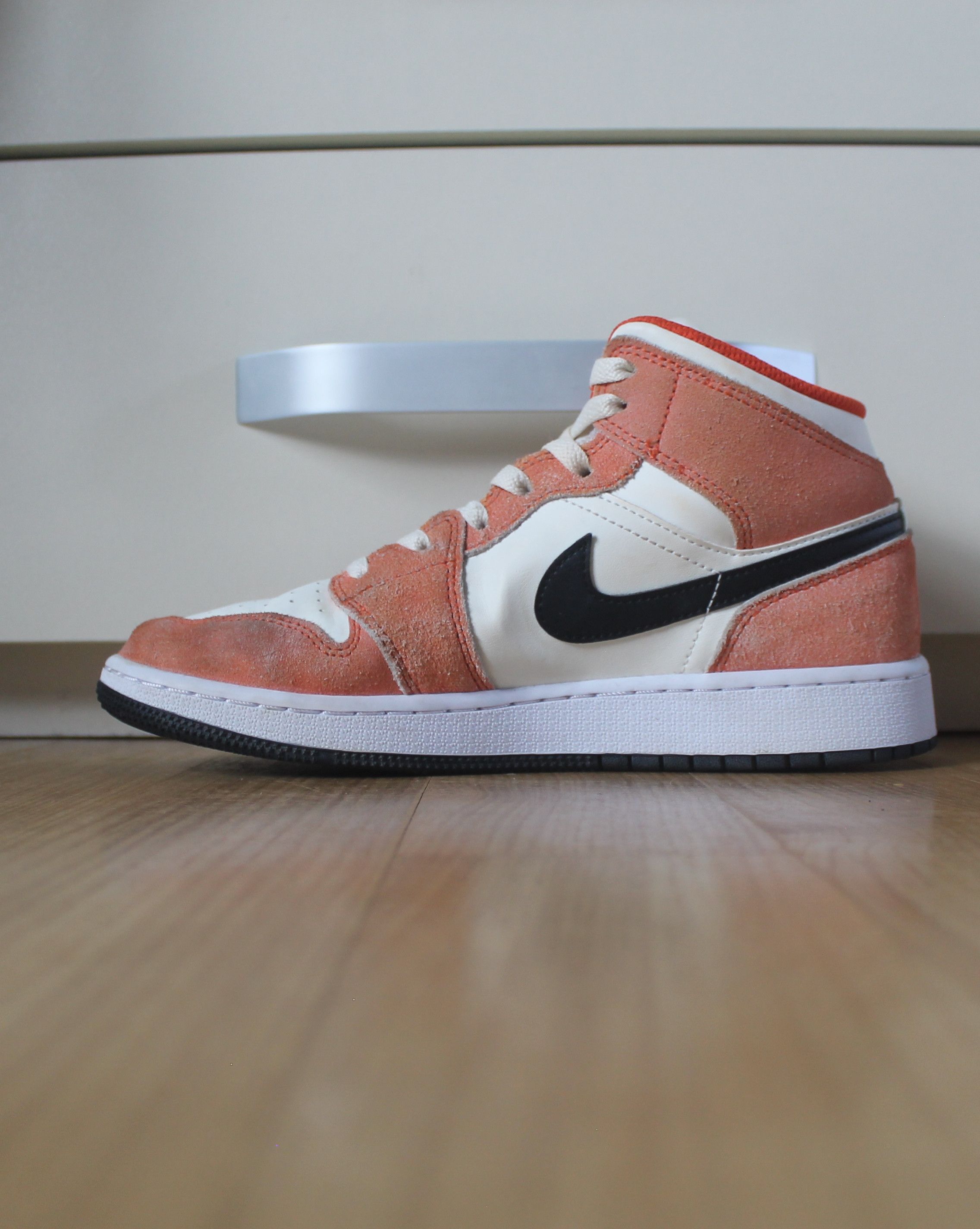Jordan Brand × Nike Nike Air Jordan 1 Mid Team Orange Black Sail White Size US 5.5 / IT 35.5 - 5 Thumbnail