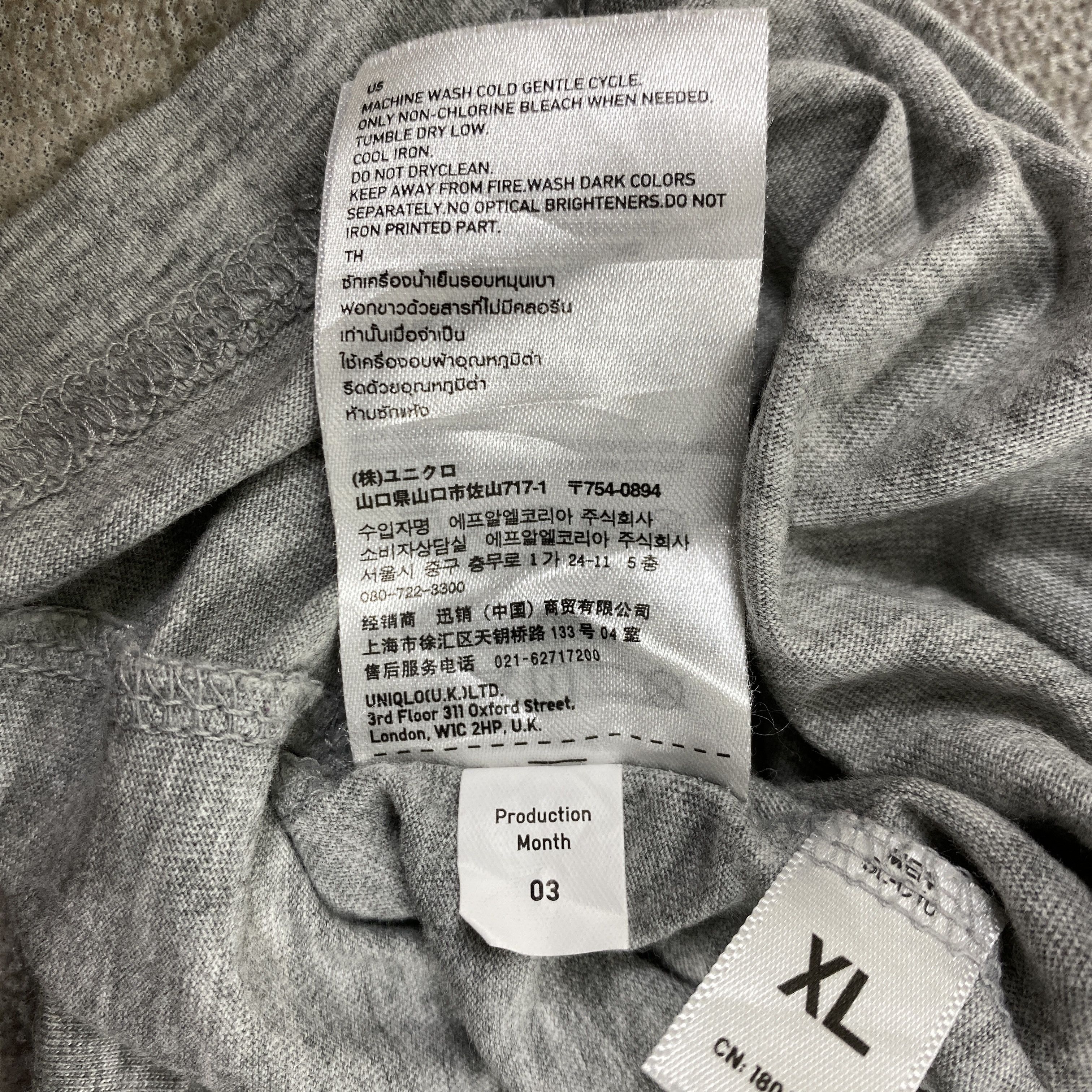Anime Gundam Uniqlo Xlarge Tee -B051 Size US XL / EU 56 / 4 - 6 Thumbnail