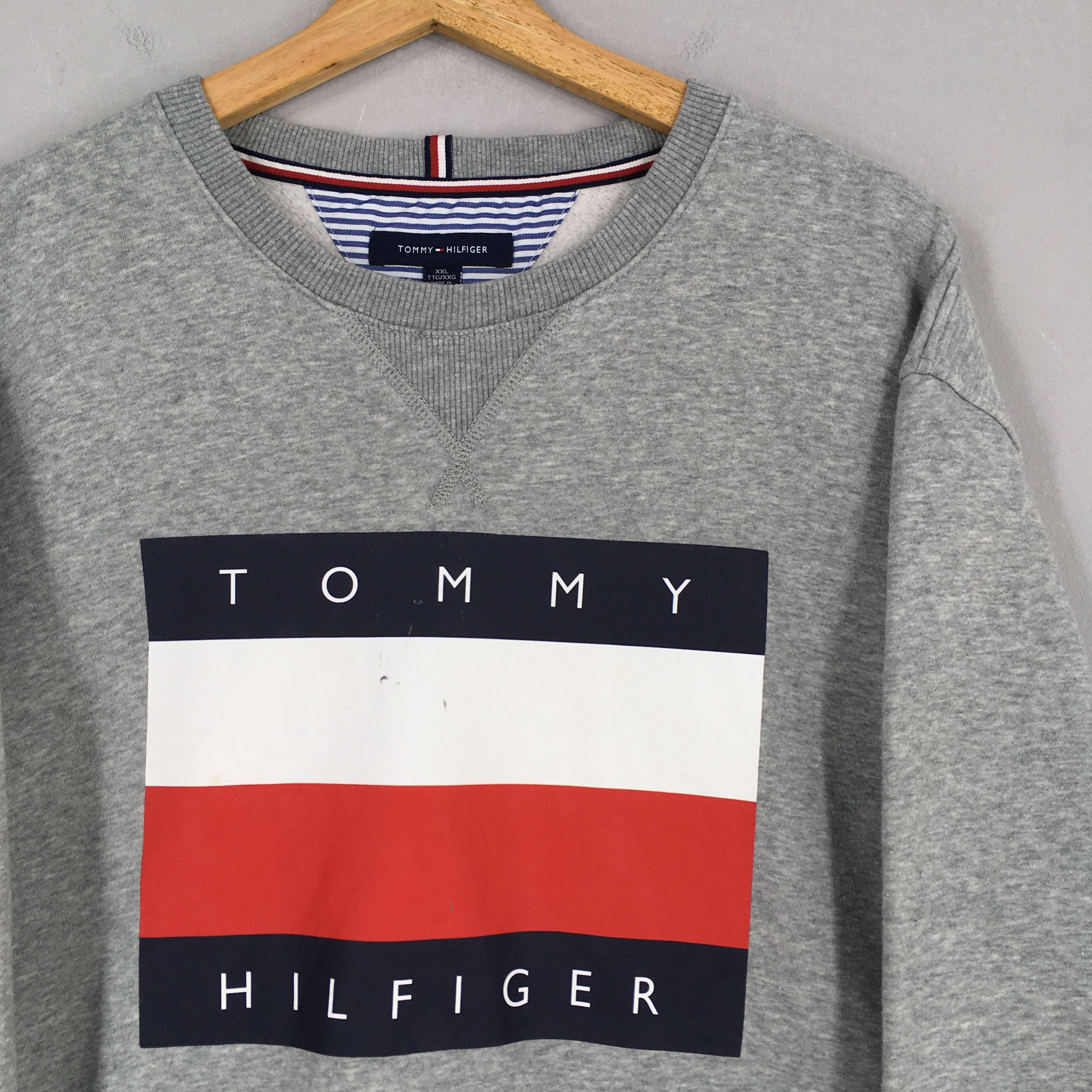 Tommy Hilfiger × Vintage Vintage 90's Tommy Hilfiger Gray Sweatshirt 2XLarge Size US XXL / EU 58 / 5 - 2 Thumbnail