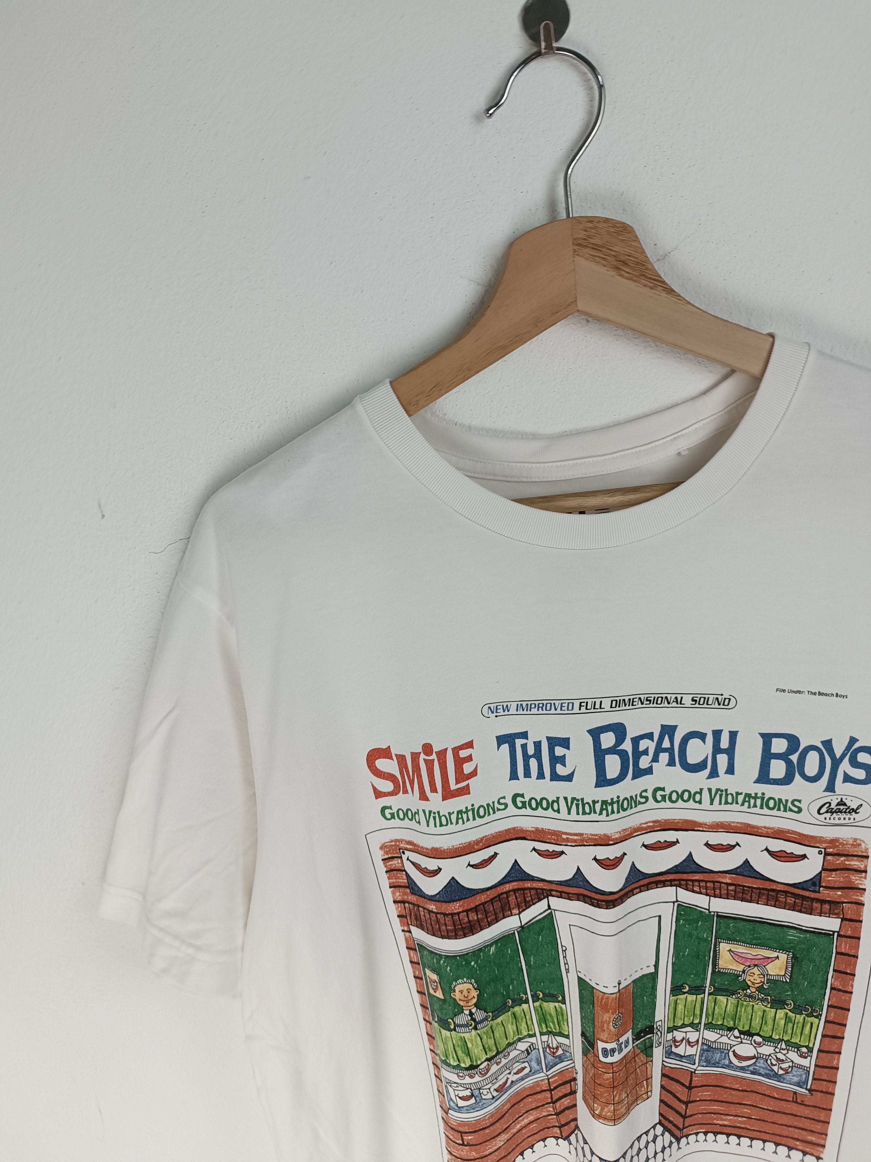 Band Tees VINTAGE THE BEACH BOYS GOOD VIBRATION SMILE TEE beatles who Size US XL / EU 56 / 4 - 5 Thumbnail