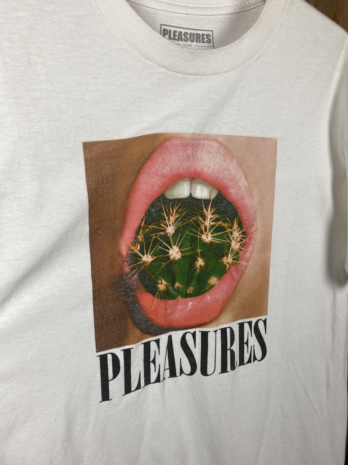 Pleasures 🫦T-Shirt Pleasures Satisfaction Boxy Logo Tee🫦 Size US M / EU 48-50 / 2 - 2 Thumbnail