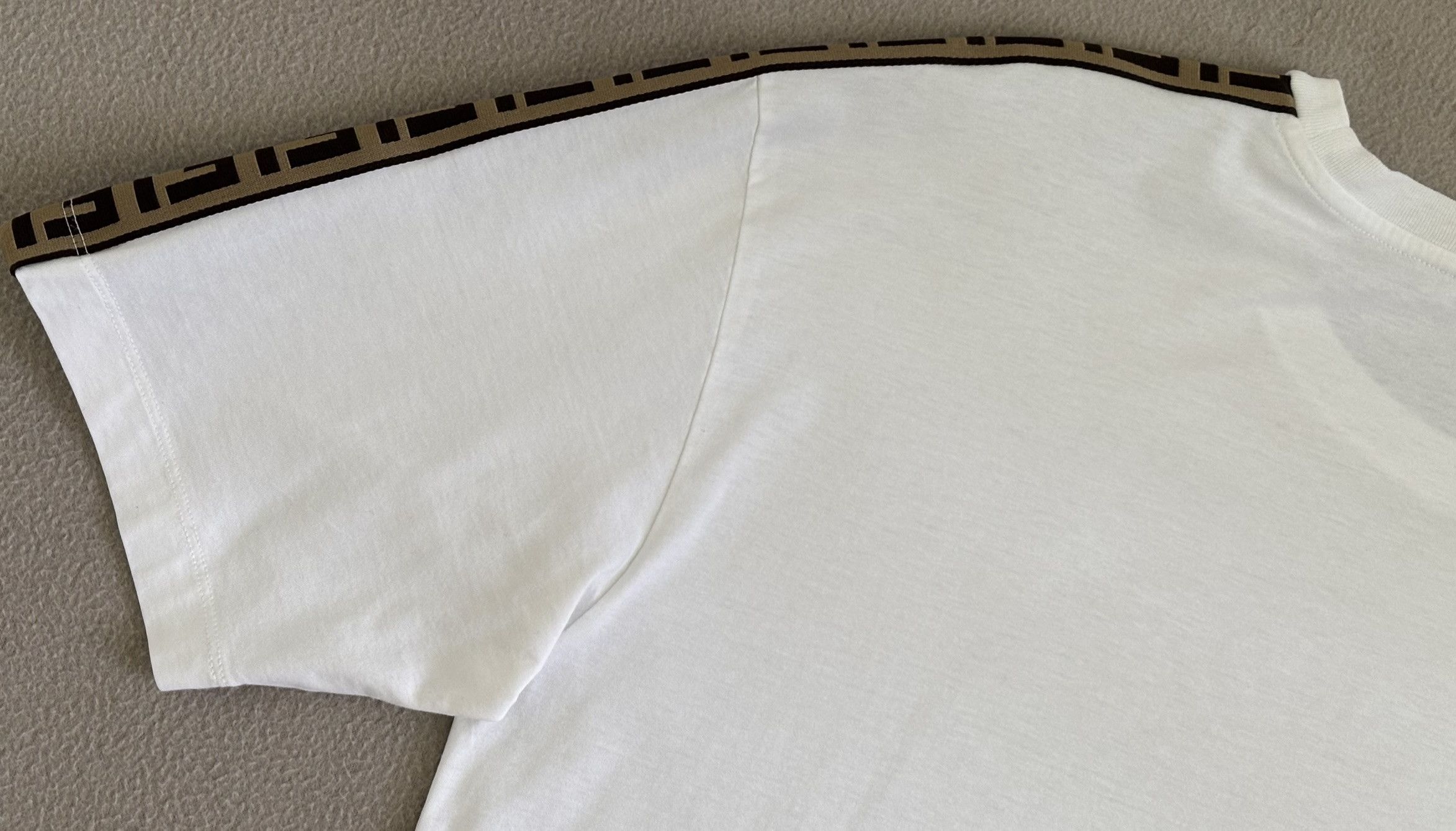 Fendi T-shirt Fendi Monogram Medium Size US M / EU 48-50 / 2 - 14 Thumbnail