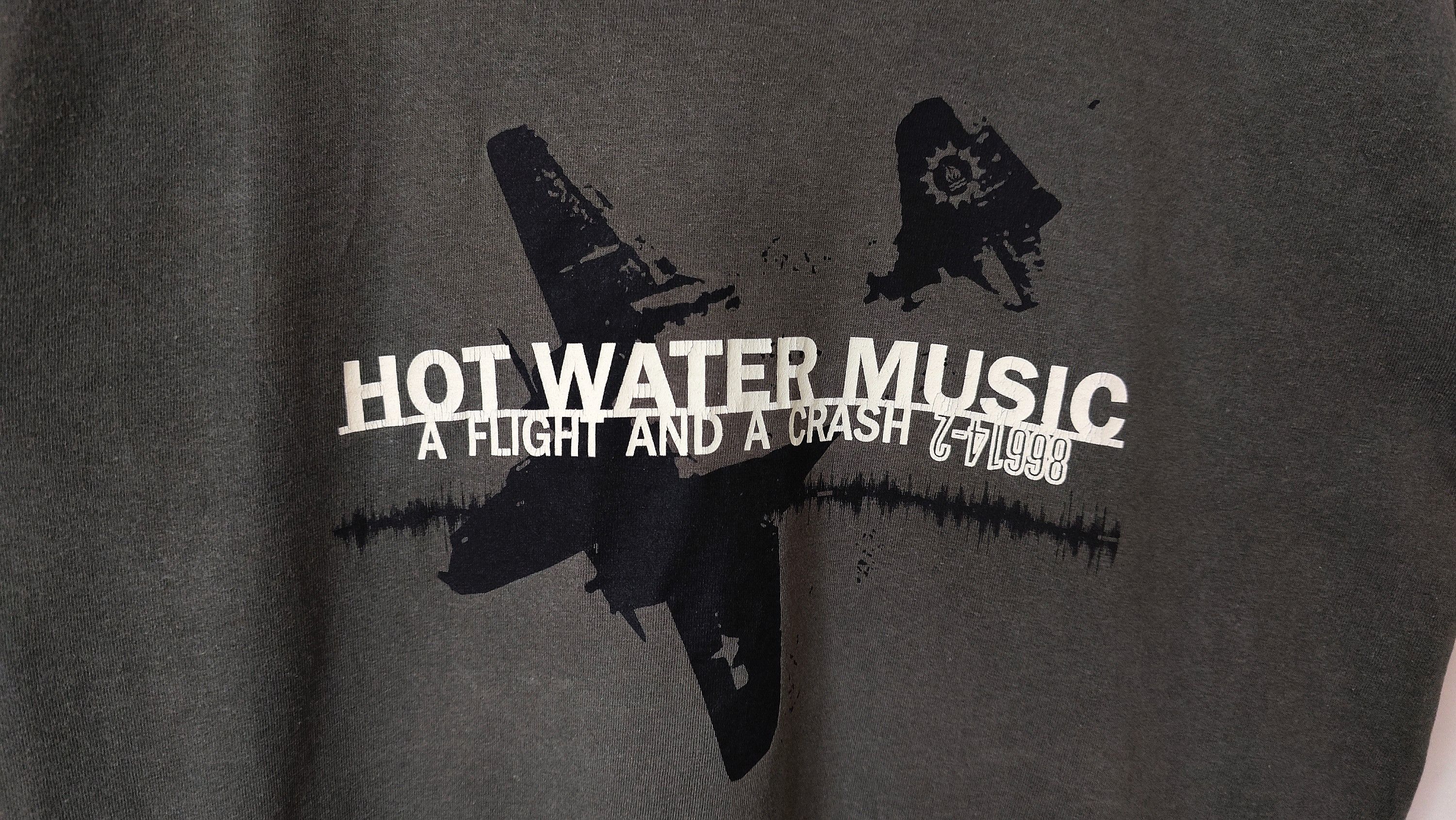 Vintage Hot Water Music 2001 Flight and the Crash Vintage VTG Tshirt Size US S / EU 44-46 / 1 - 3 Thumbnail
