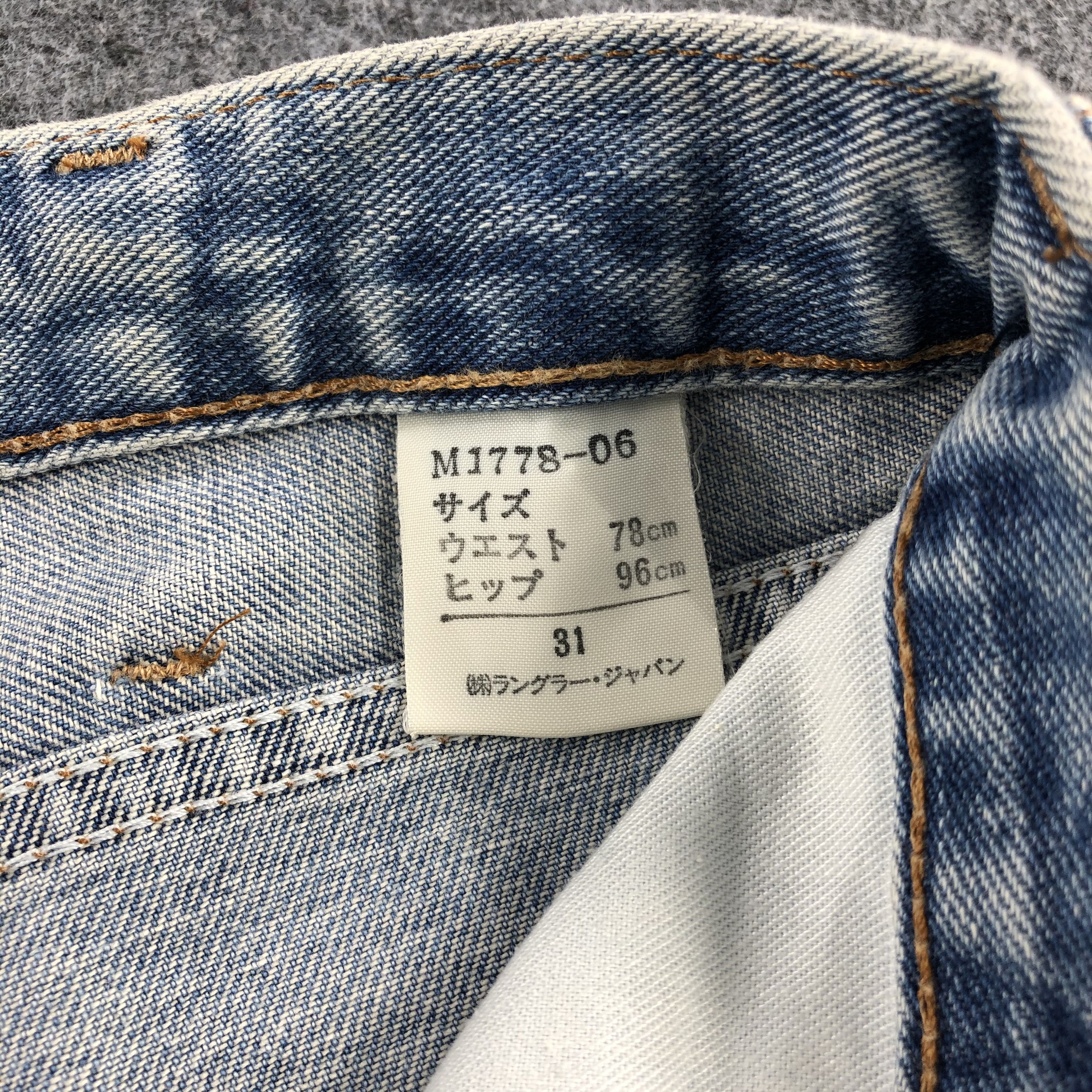 Vintage Vintage Light Wash Wrangler Jeans-J1726 Size US 31 - 12 Thumbnail