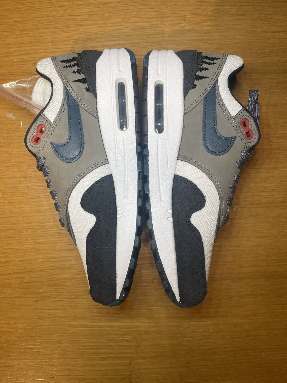 Nike Air Max 1 PRM bianca e dettagli ricamati Size US 7.5 / IT 37.5 - 5 Thumbnail