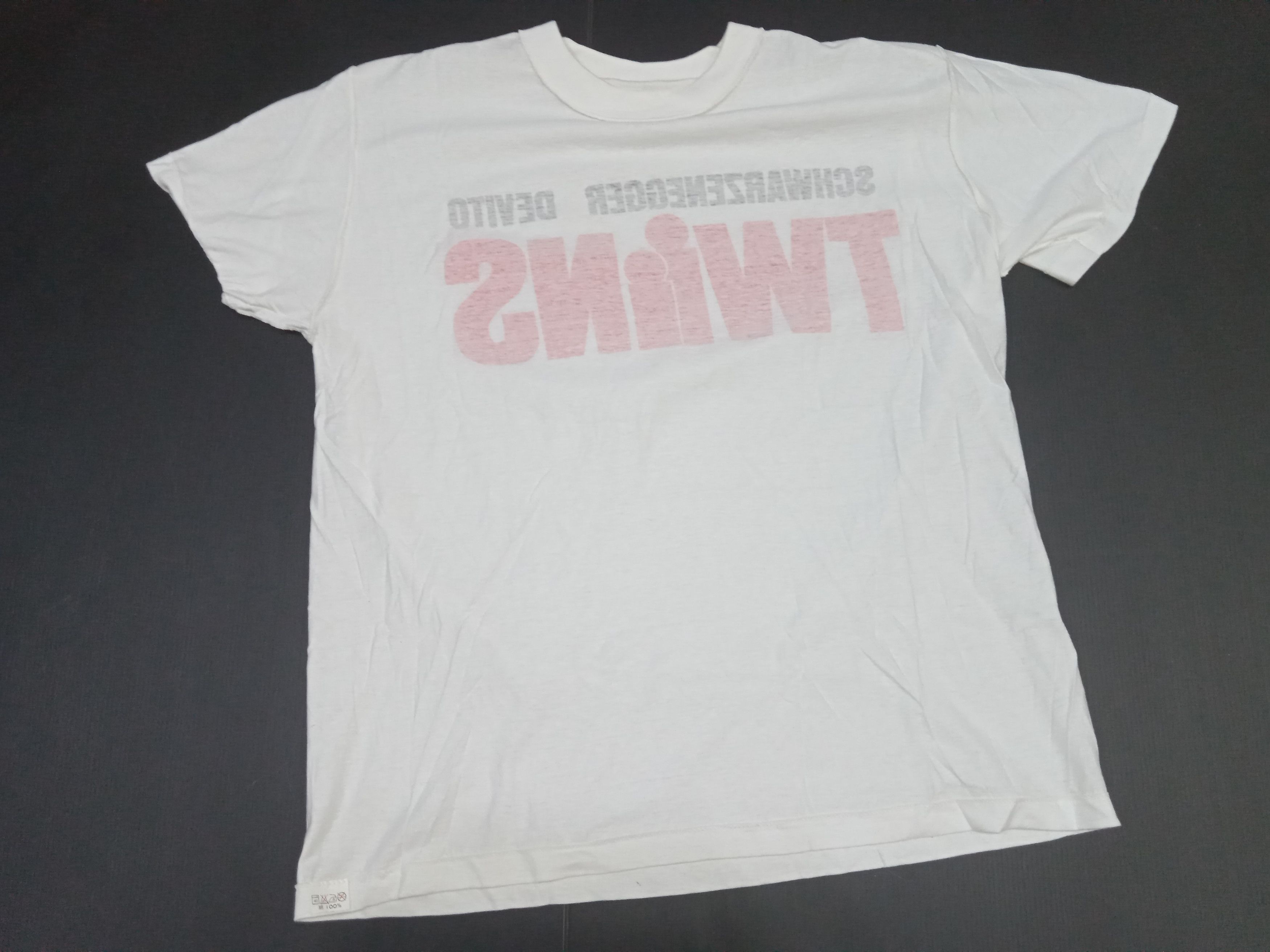 Vintage Vintage 80s TWINS Schwarzenegger Devitto T-Shirt Movie Film Size US M / EU 48-50 / 2 - 6 Thumbnail