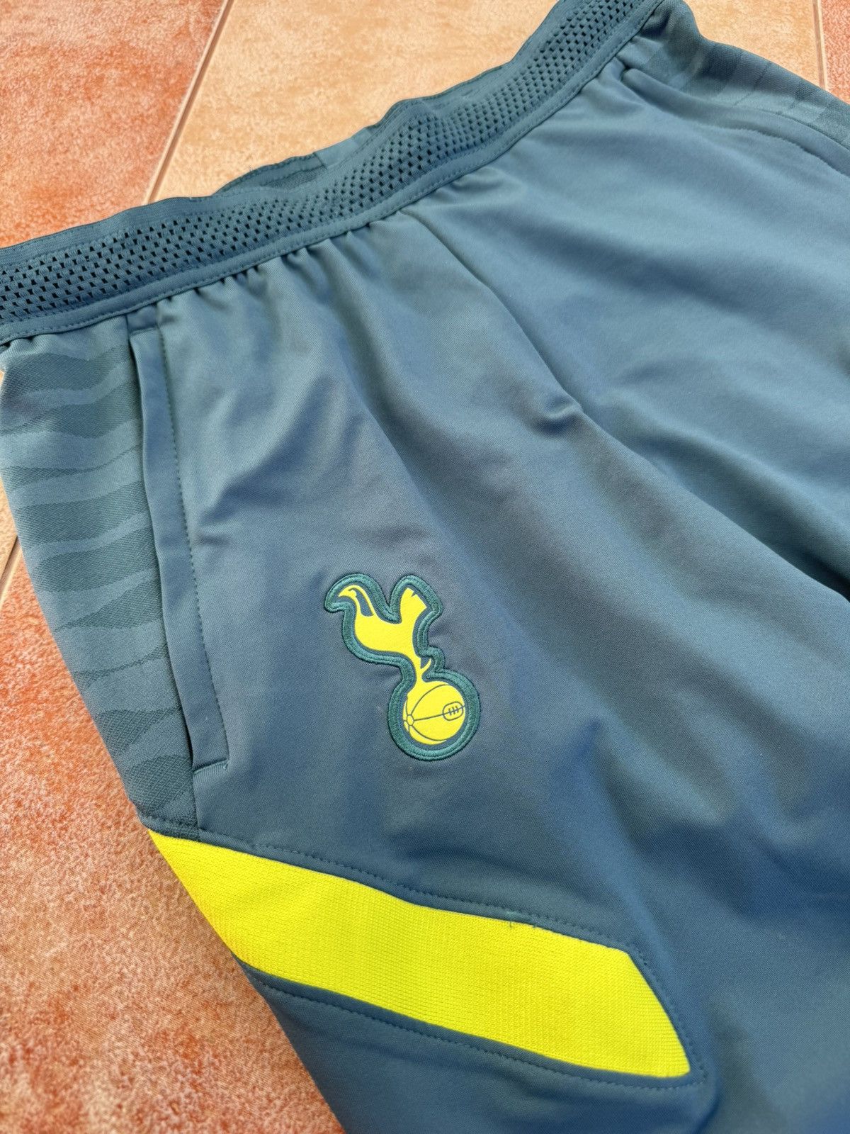 Nike Tottenham Hotspur 2021-2022 Soccer Drill Pants Football Kit Size US 30 / EU 46 - 4 Thumbnail