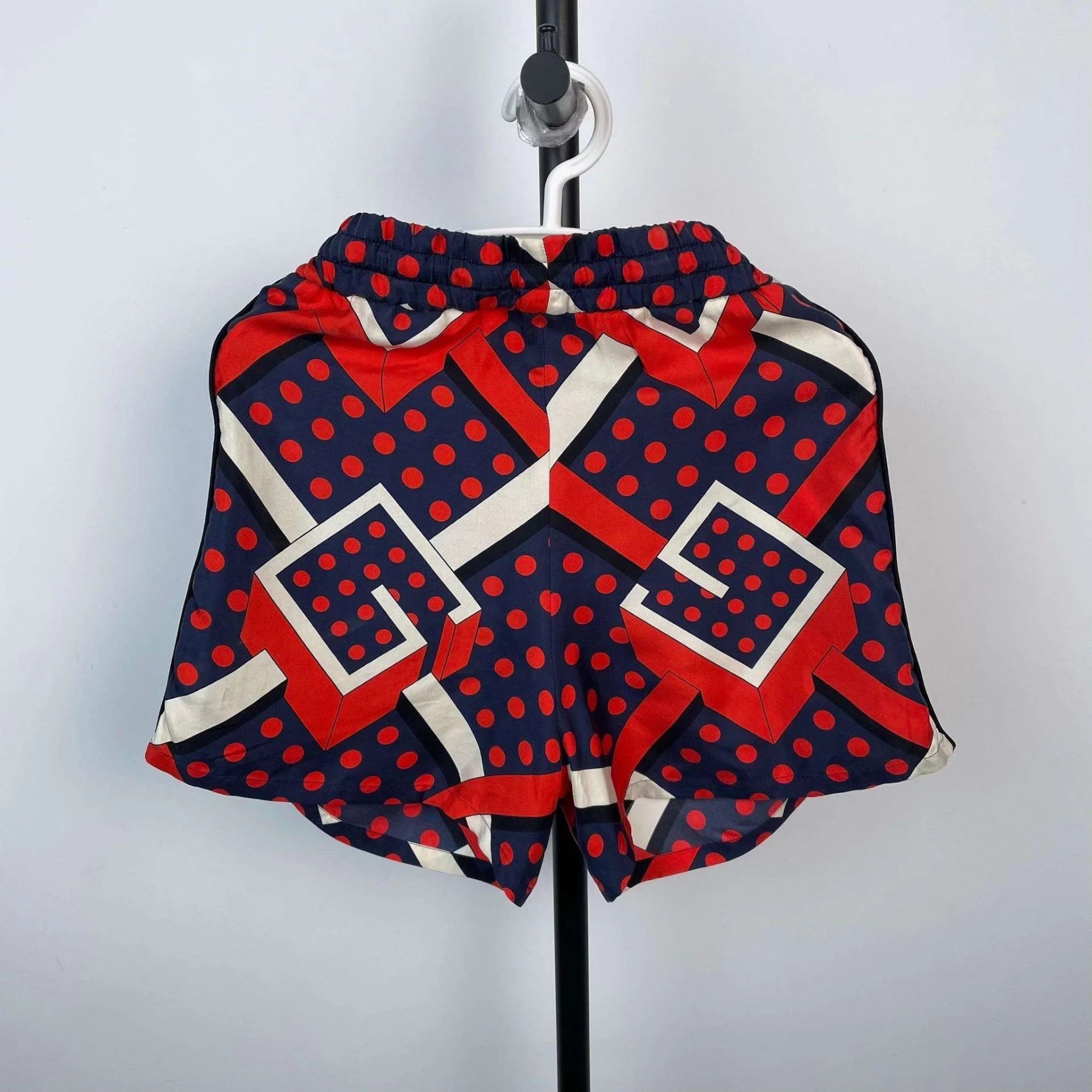 Gucci Gucci red xs shorts Size 24" / US 00 / IT 34 - 2 Thumbnail
