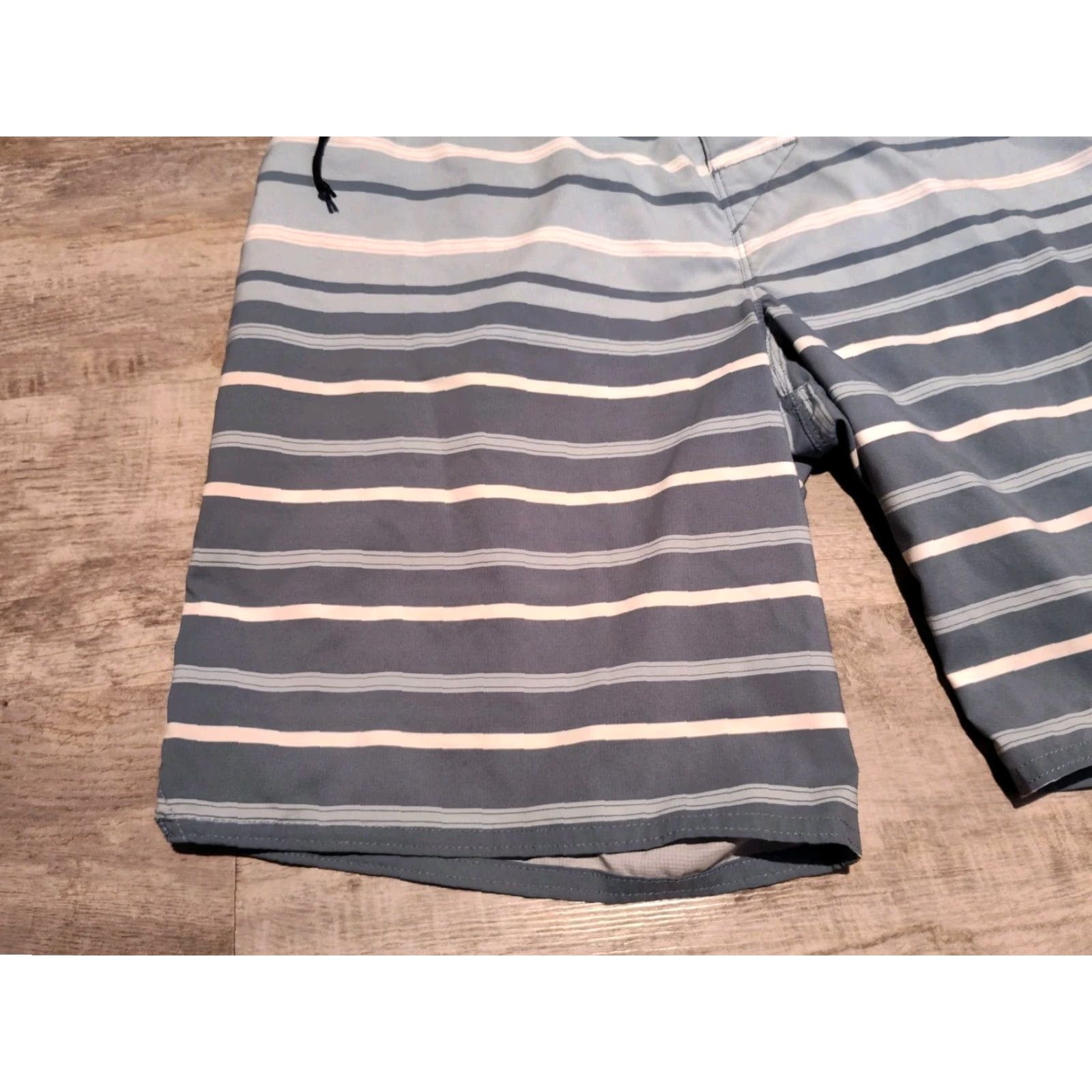 Patagonia PATAGONIA Board Shorts Stretch Planing Men's Size 32 Blue Striped EUC Quick Dry 100% Polyester Recreational Swim Bottom Steady Size US 32 / EU 48 - 4 Thumbnail