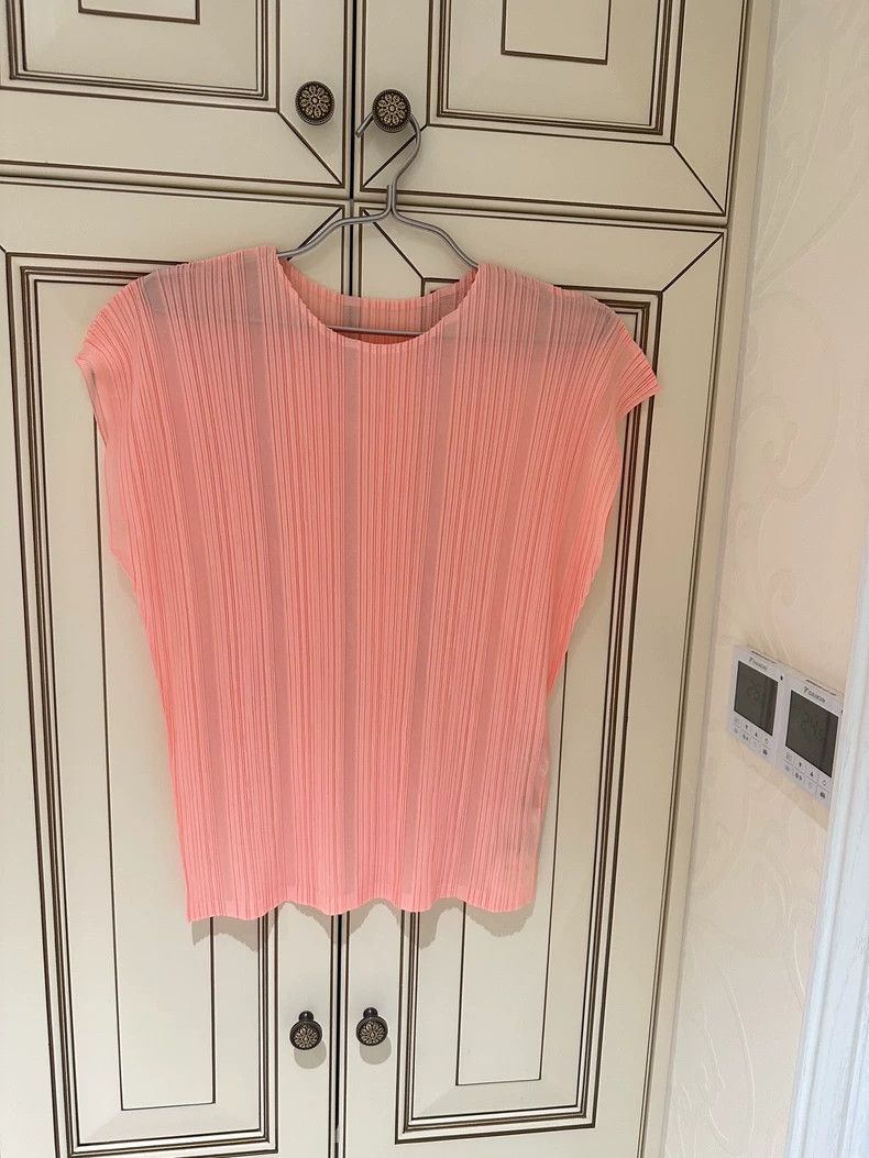 Issey Miyake Issey Miyake size:3 Pink pleated top Size M / US 6-8 / IT 42-44 - 1 Thumbnail