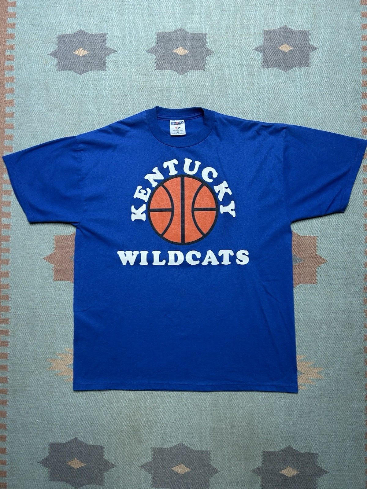 Vintage Vtg t shirt university of Kentucky wildcats basketball XL Size US XL / EU 56 / 4 - 1 Thumbnail