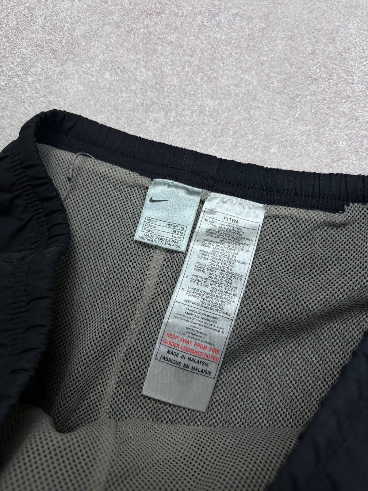 Nike Vintage Nike Swoosh Nylon Baggy Y2K Retro Tracksuit S Size US S / EU 44-46 / 1 - 8 Thumbnail