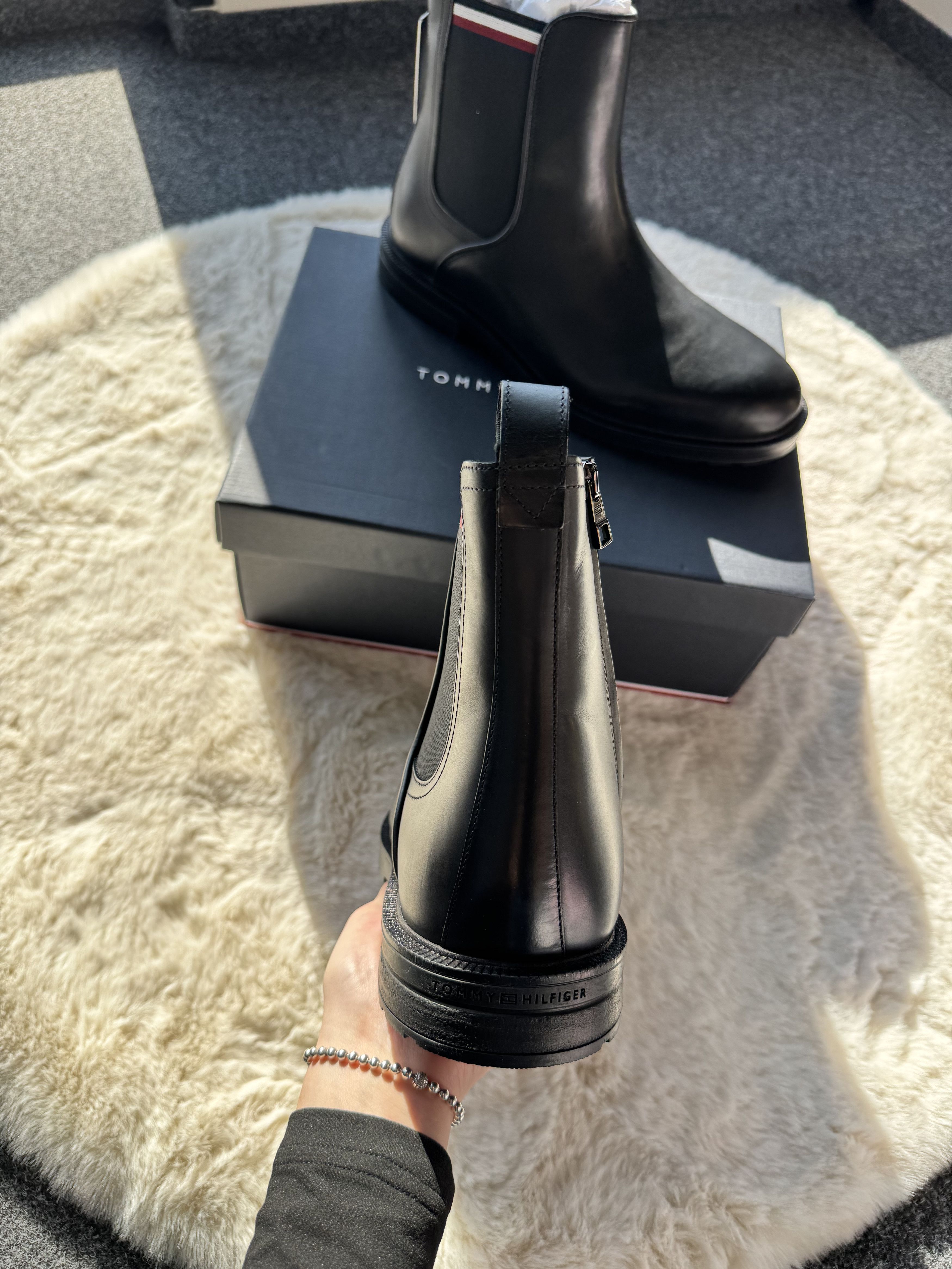 Tommy Hilfiger Tommy Hilfiger Cleated - Black leather ankle chelsea boots Size US 12 / EU 45 - 7 Thumbnail