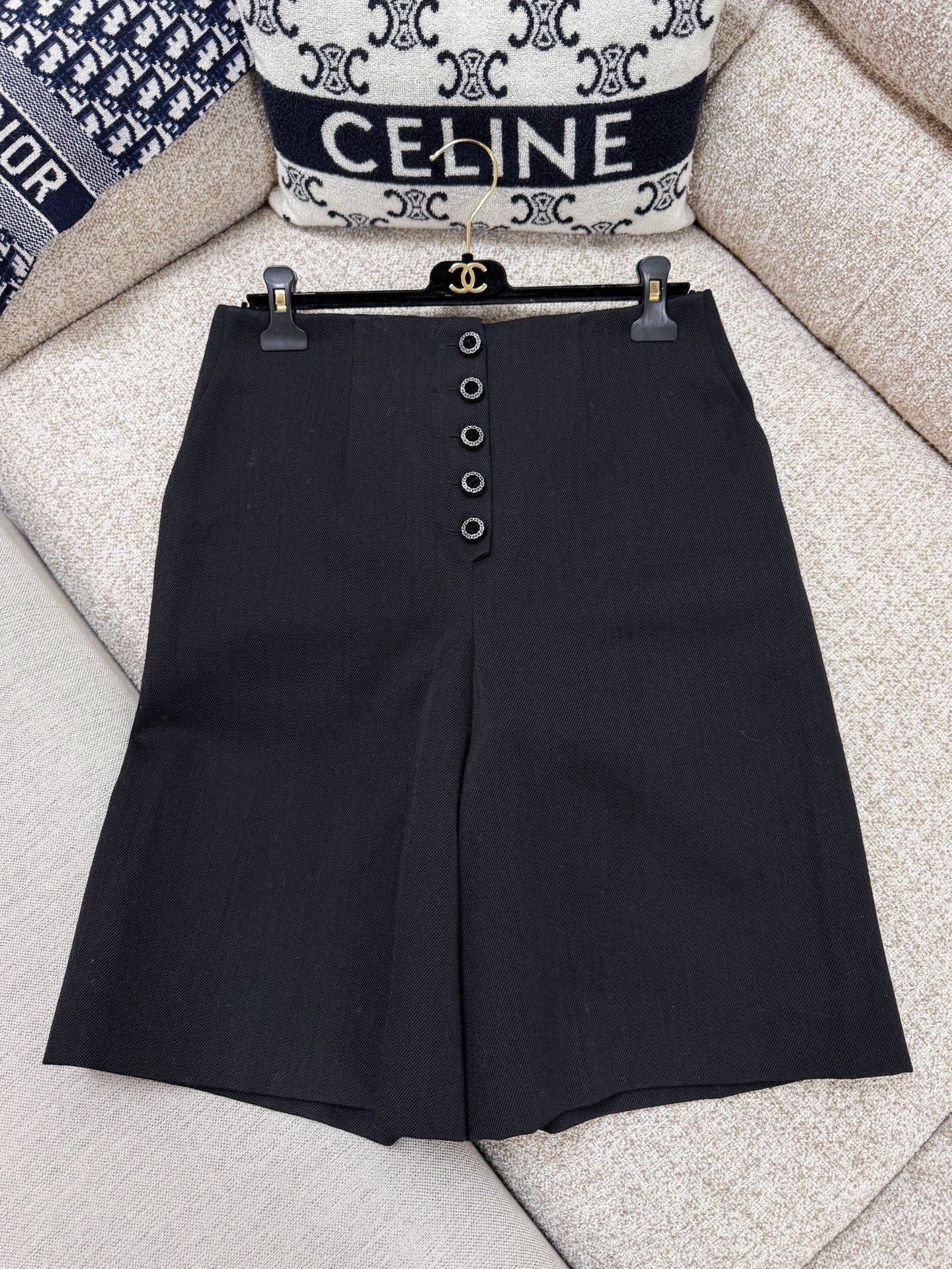 Chanel Chanel 23B Black Bermuda Wool Pants Size 40" / US 18 - 1 Thumbnail