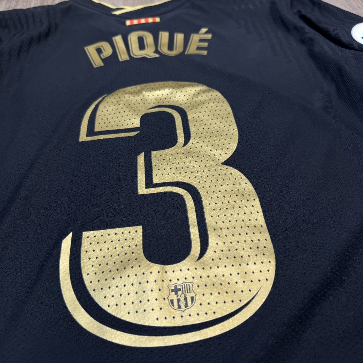 Nike Barcelona 20/21 player issue L/S away shirt #3 Pique Size US L / EU 52-54 / 3 - 5 Thumbnail